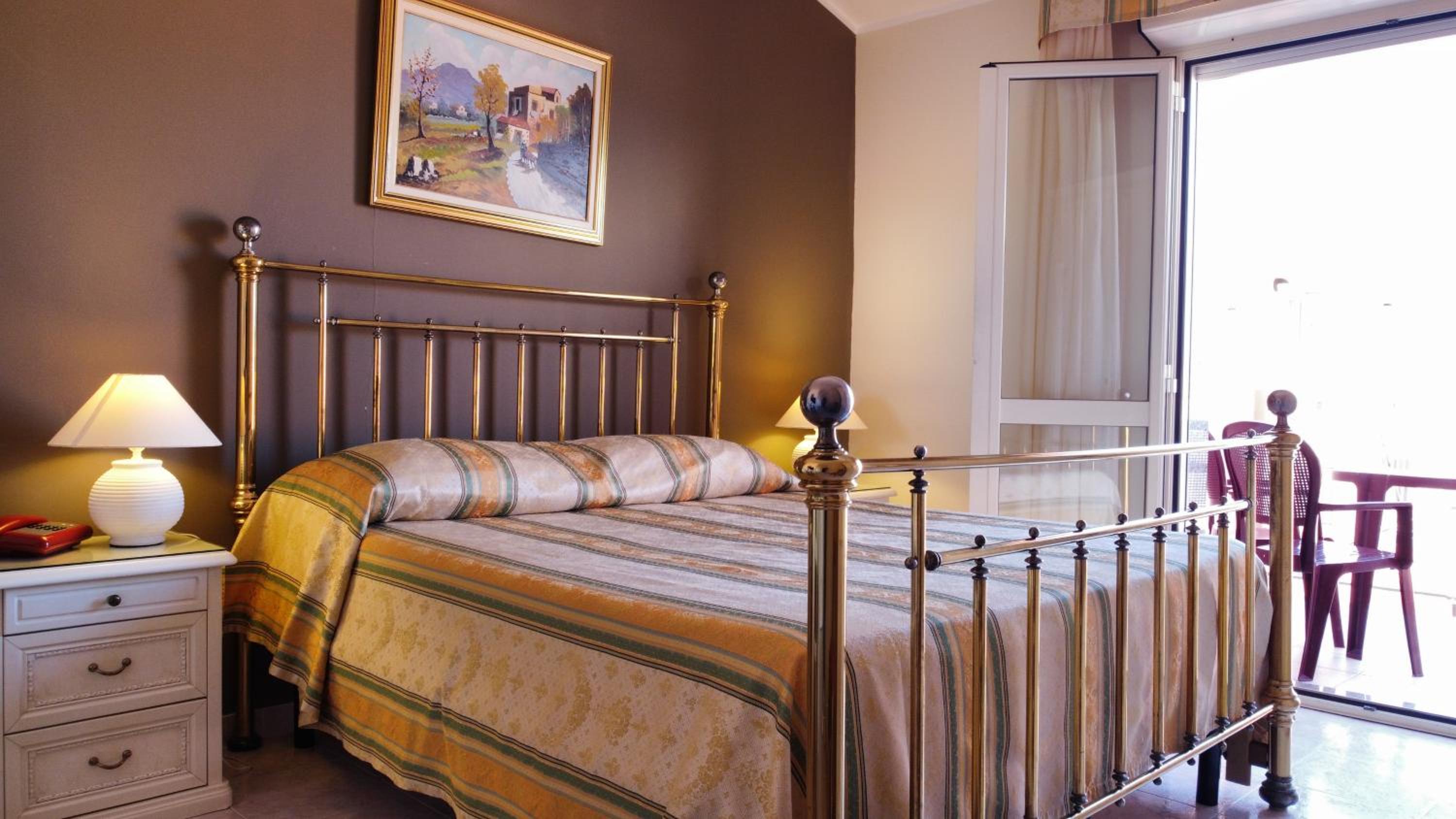 Double or Twin Room - Photo 9