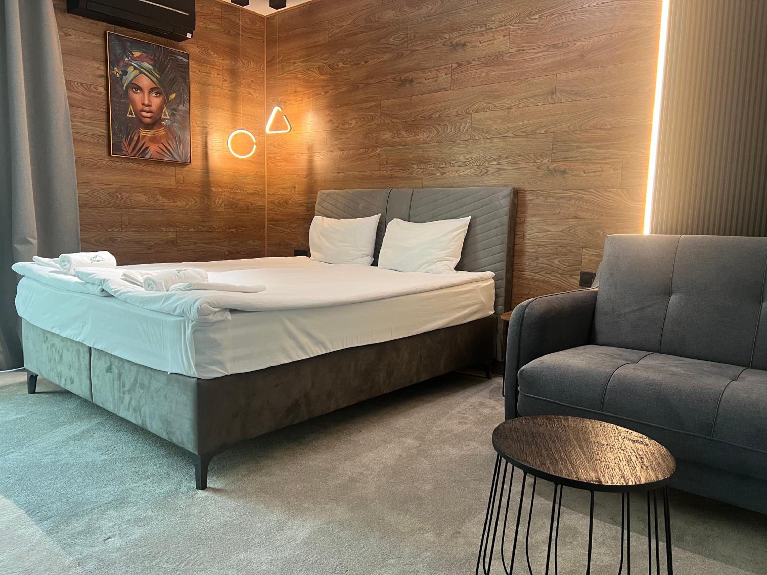 Deluxe Double with Balcony - Photo 4