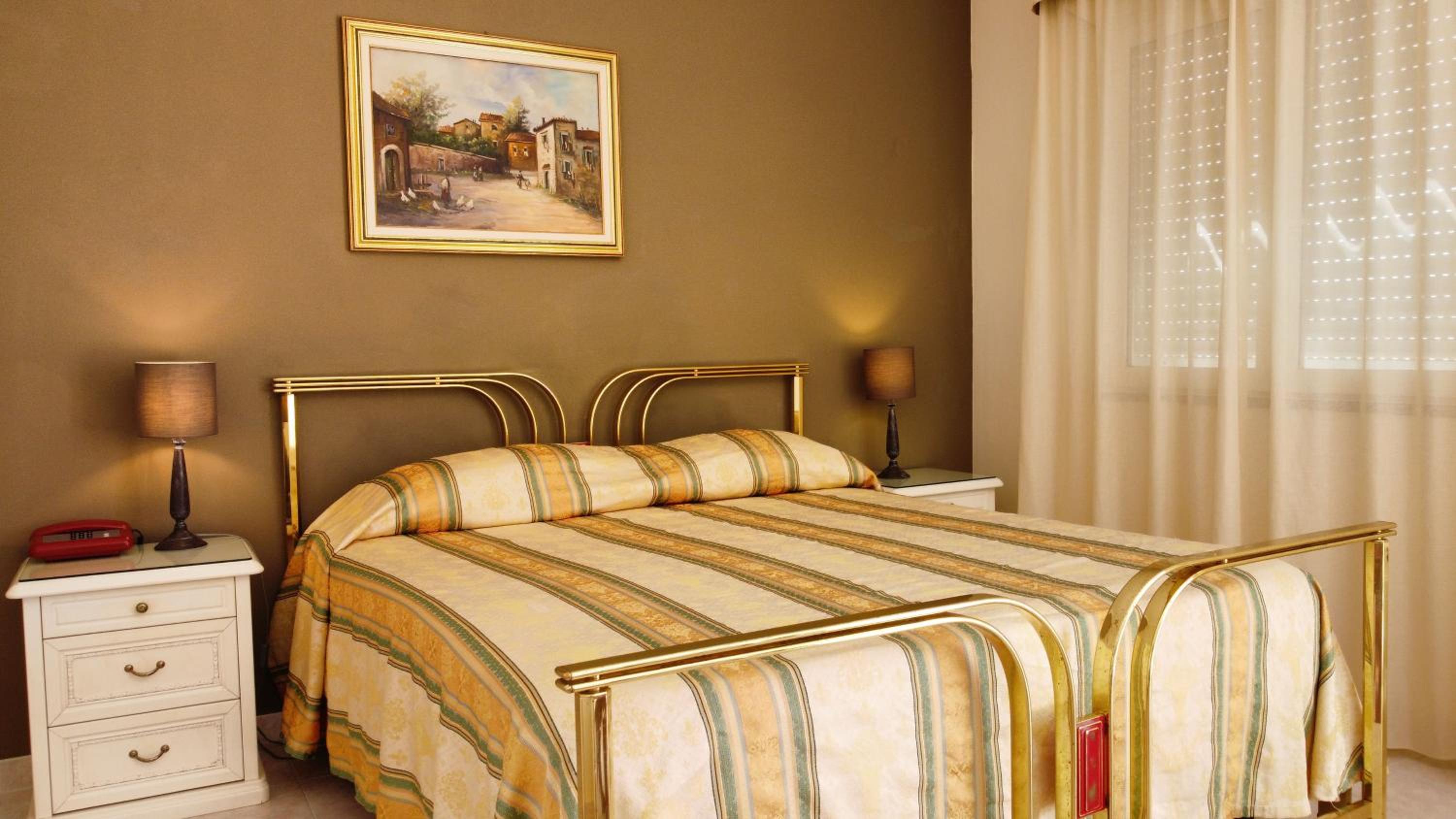 Double or Twin Room - Photo 6