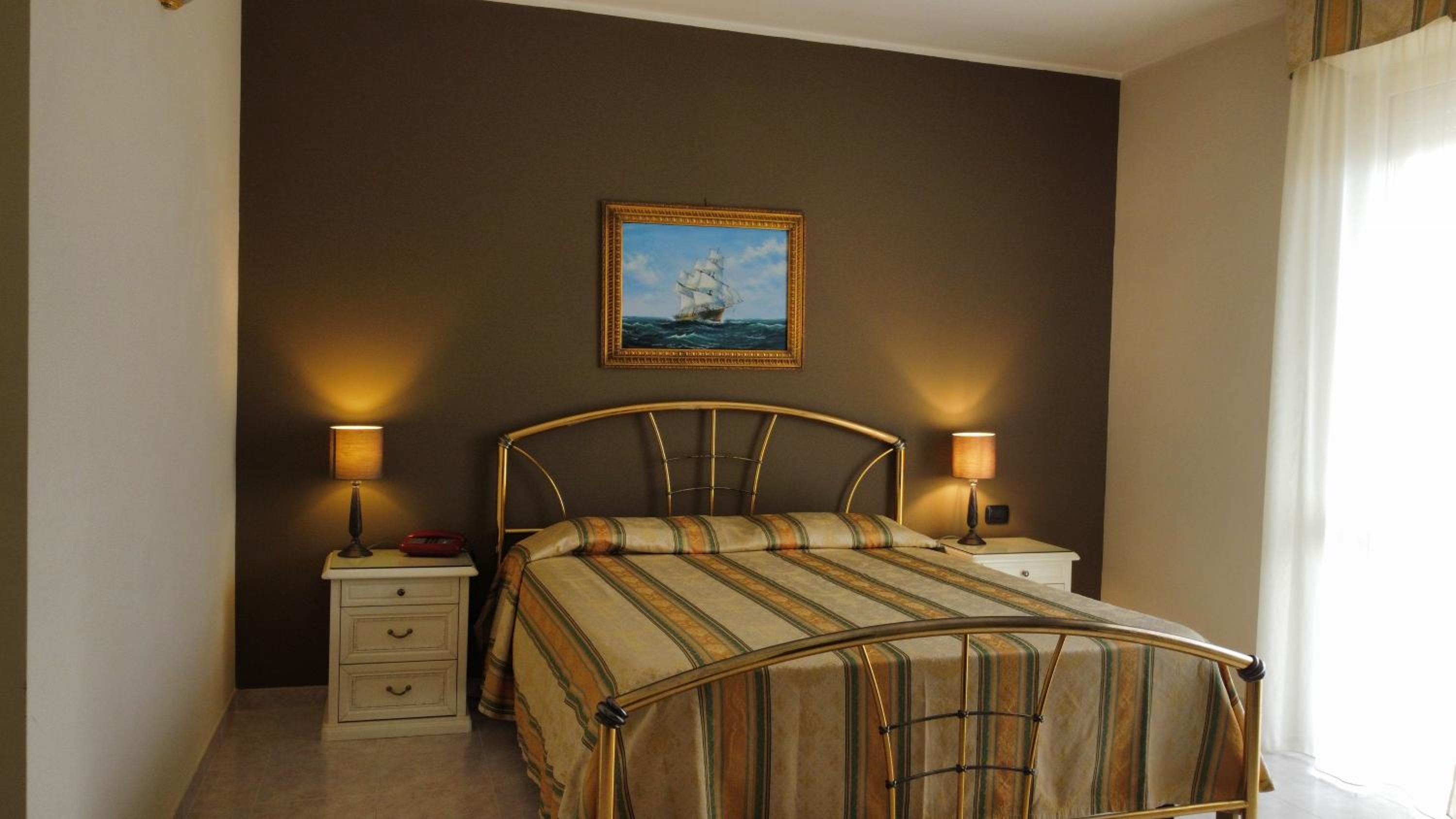 Double or Twin Room - Photo 5