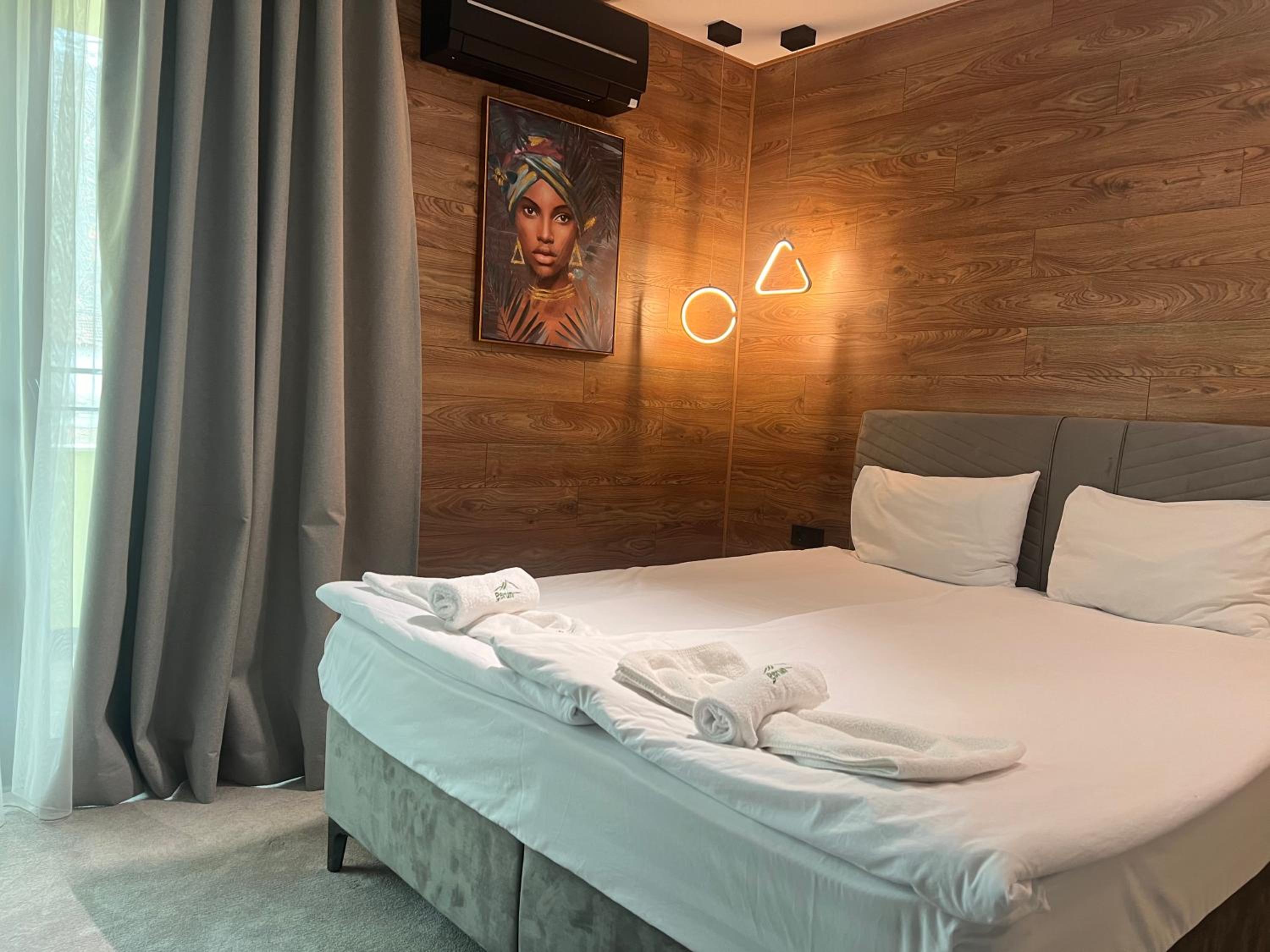 Deluxe Double with Balcony - Photo 17