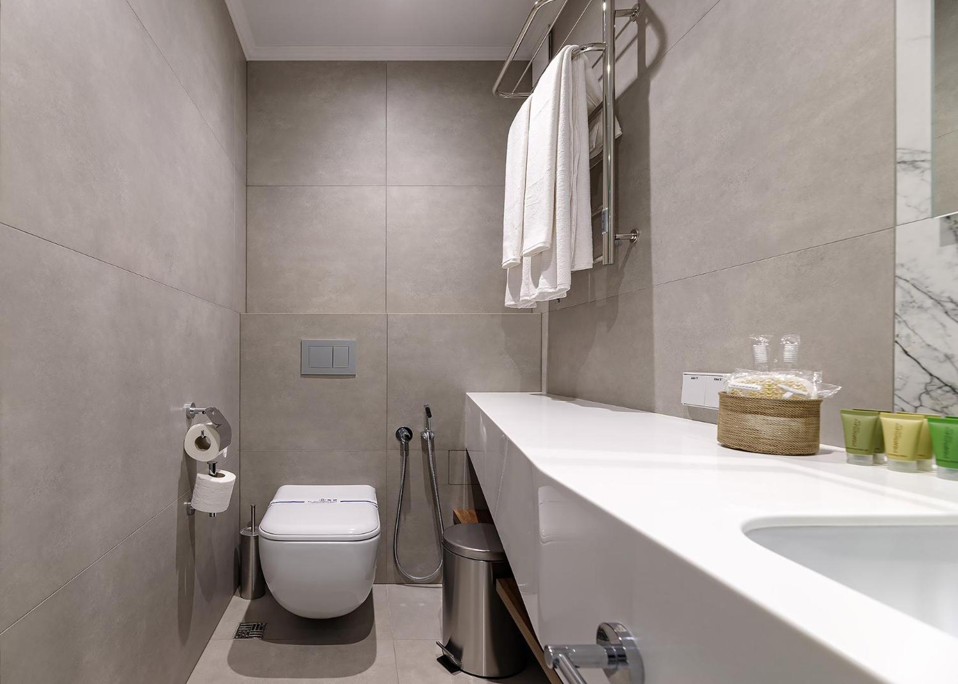 Suite - Photo 9