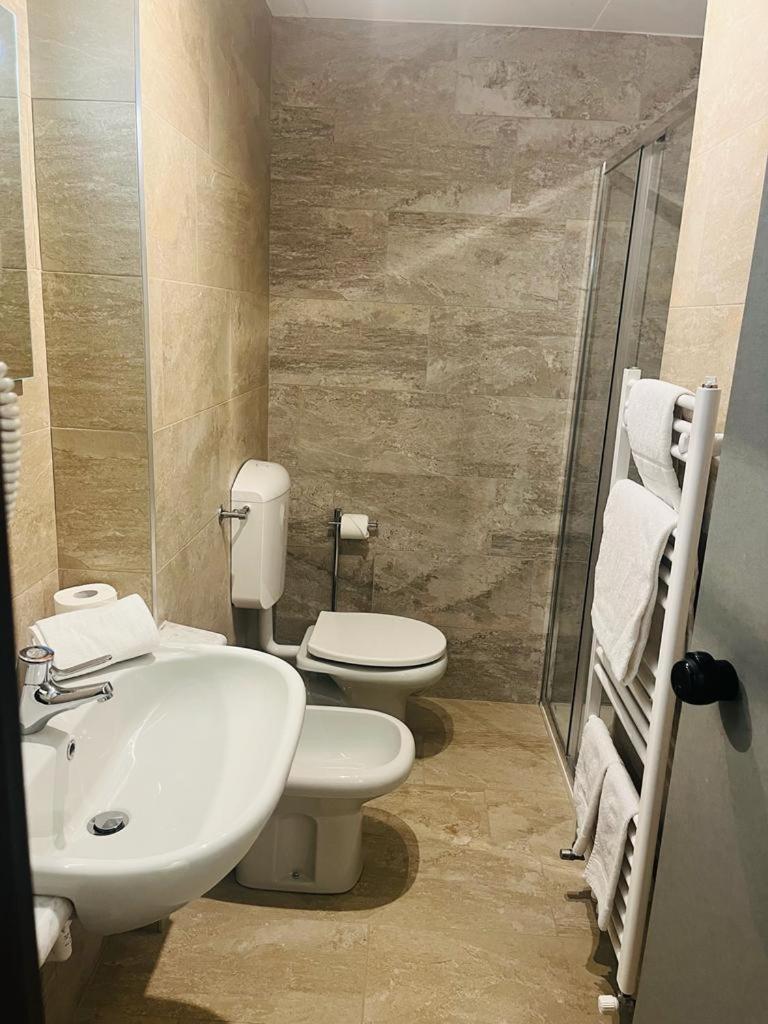 Classic Double Room - Photo 13
