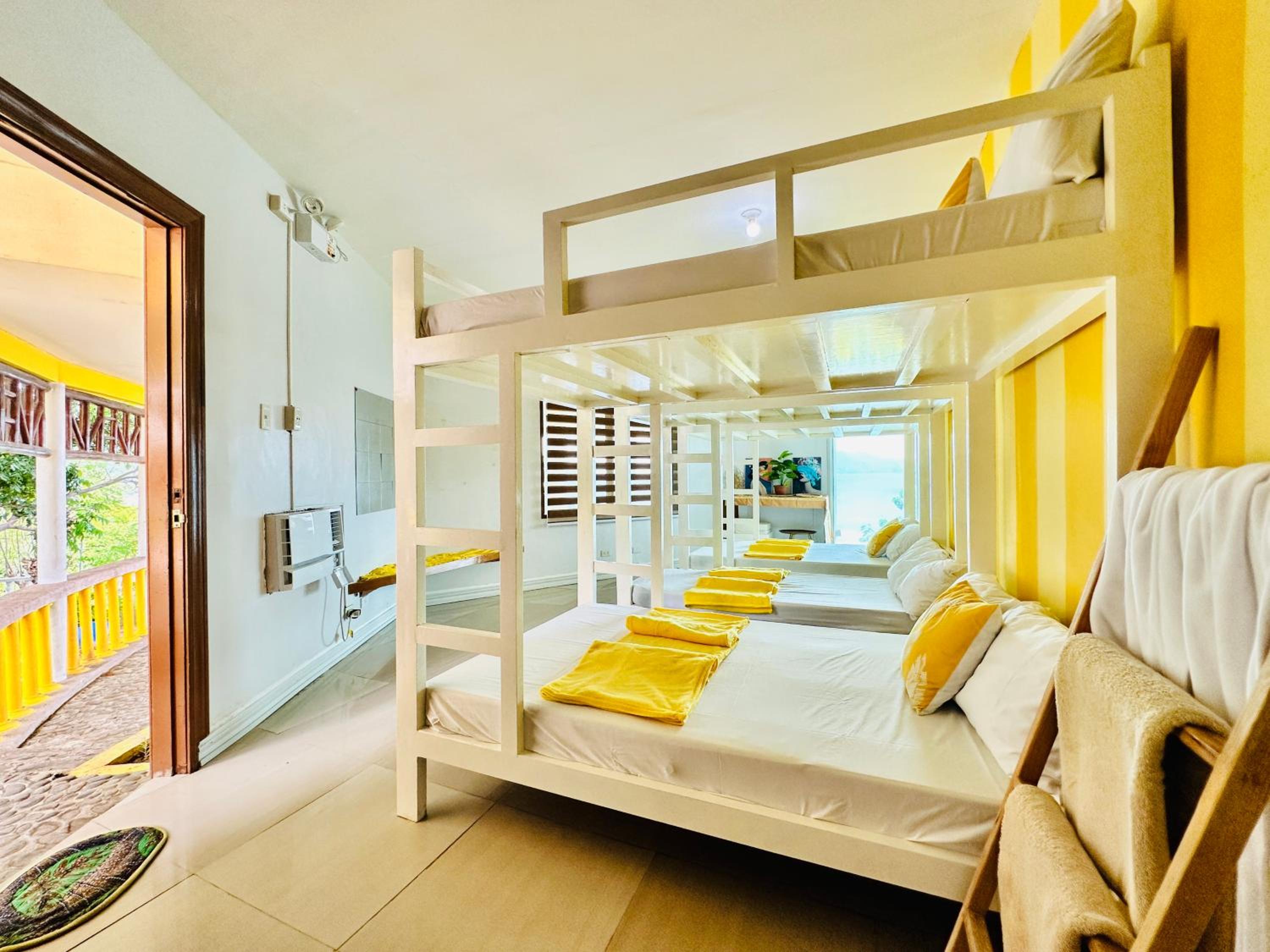 Family Room with Sea View photo 2