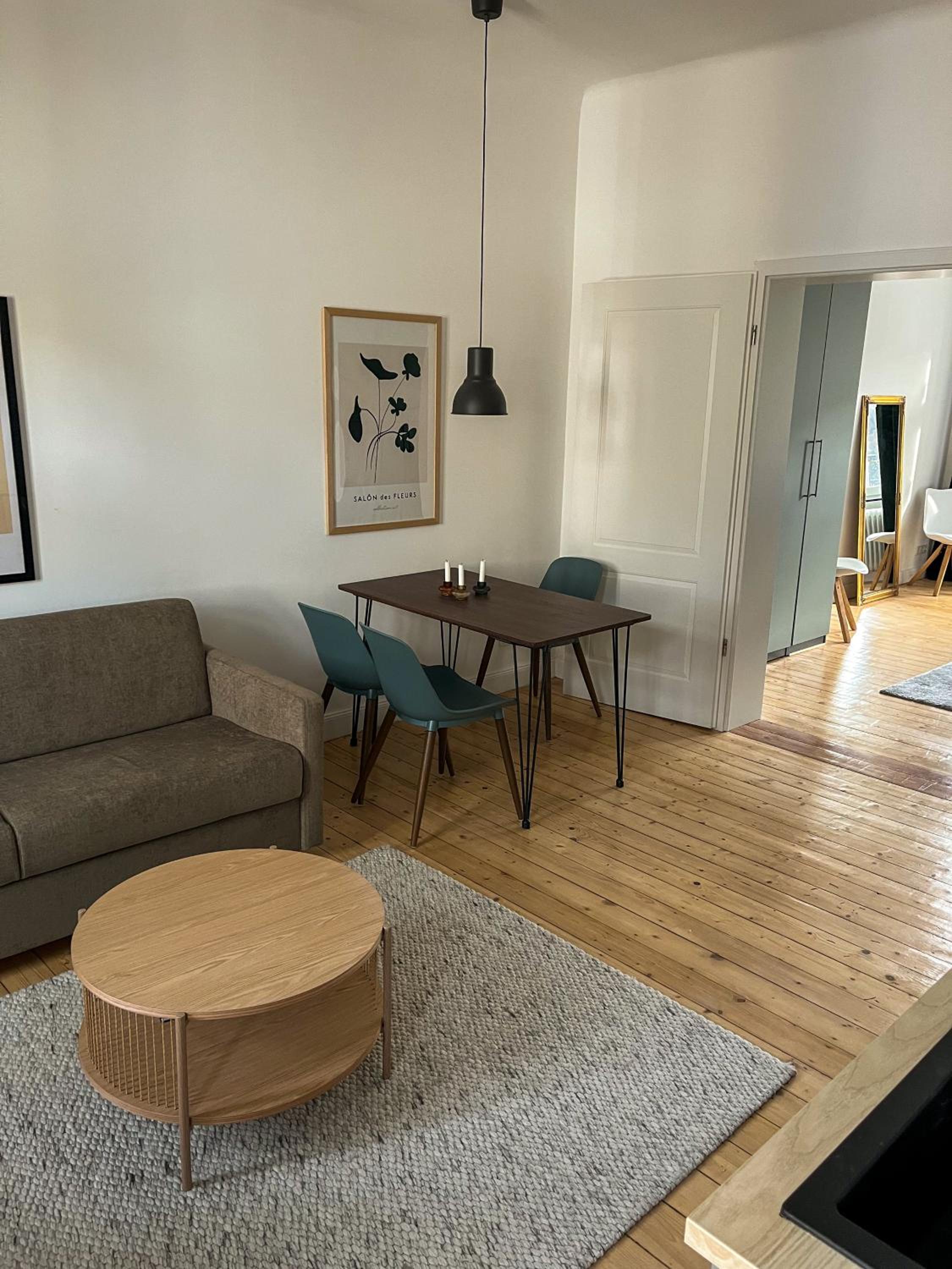 Suite - Photo 1