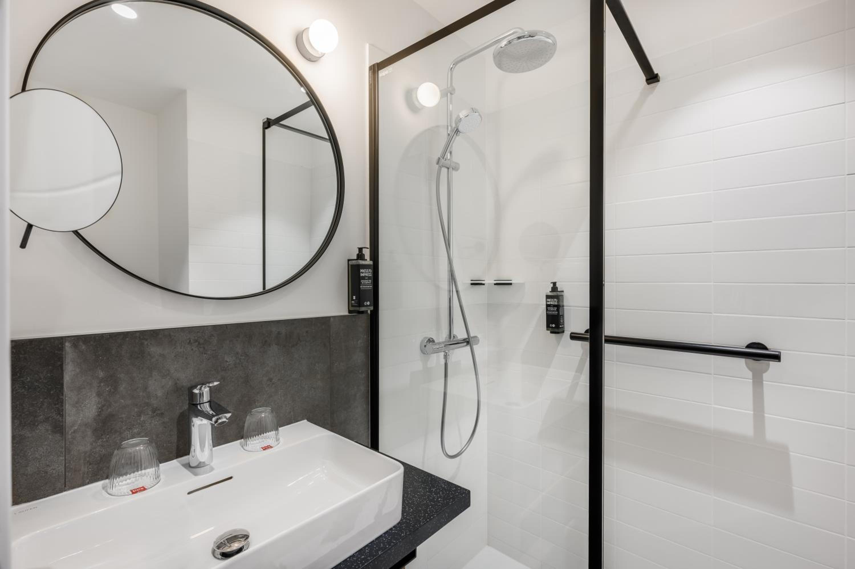 Standard Double Room - Photo 4