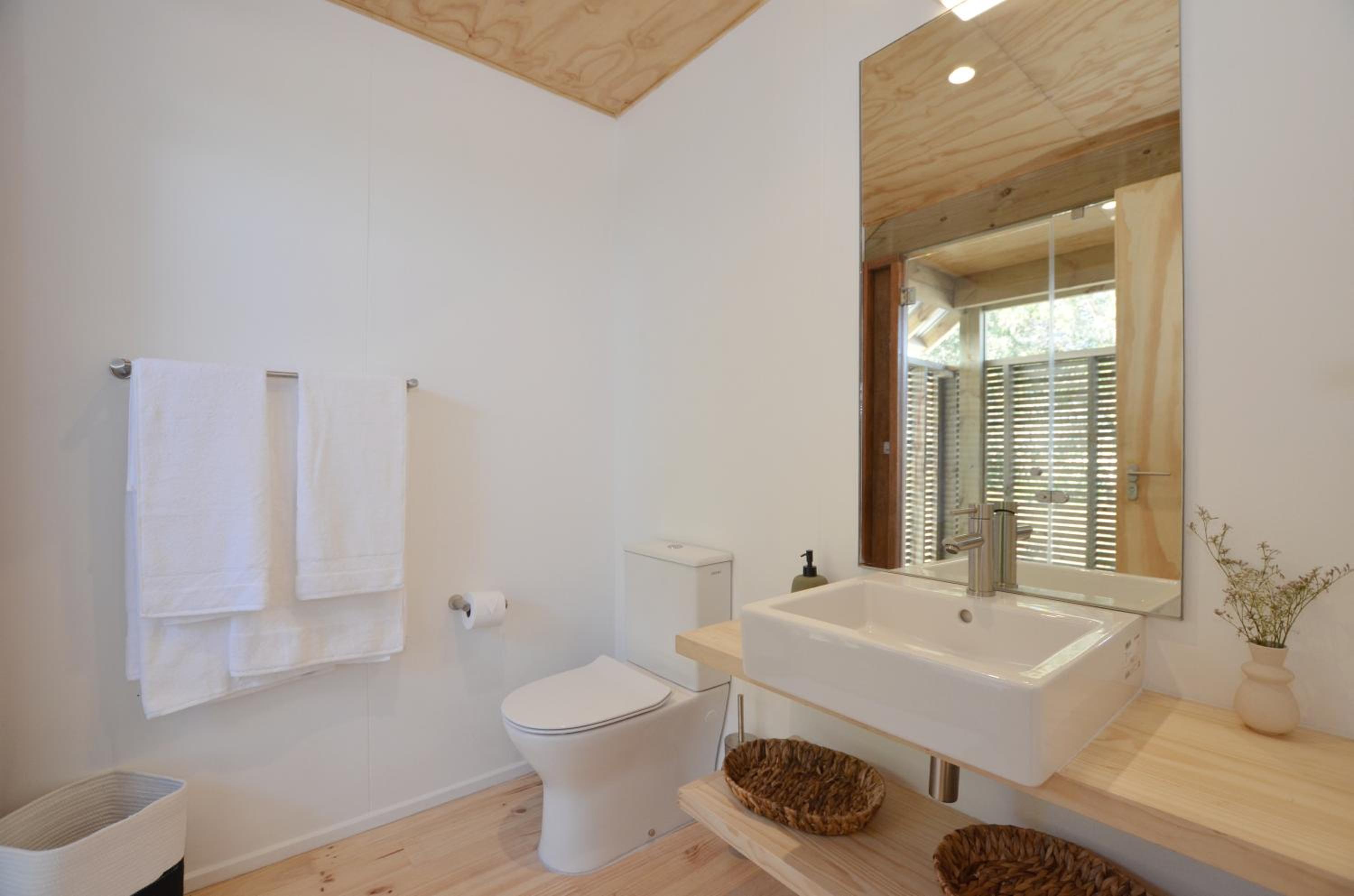 Double or Twin Room - Photo 8