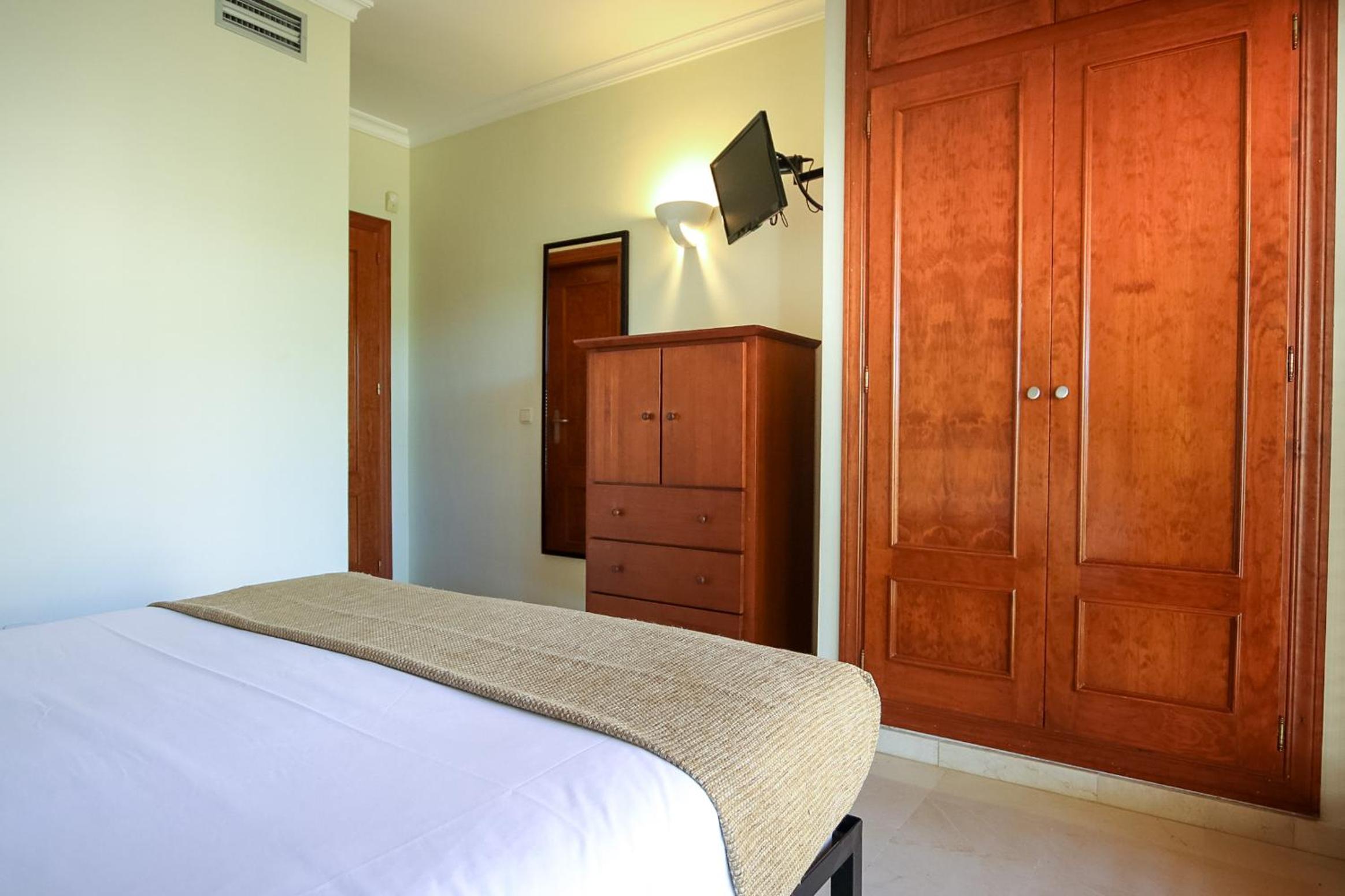 Deluxe One Bedroom Suite with Hot Tub