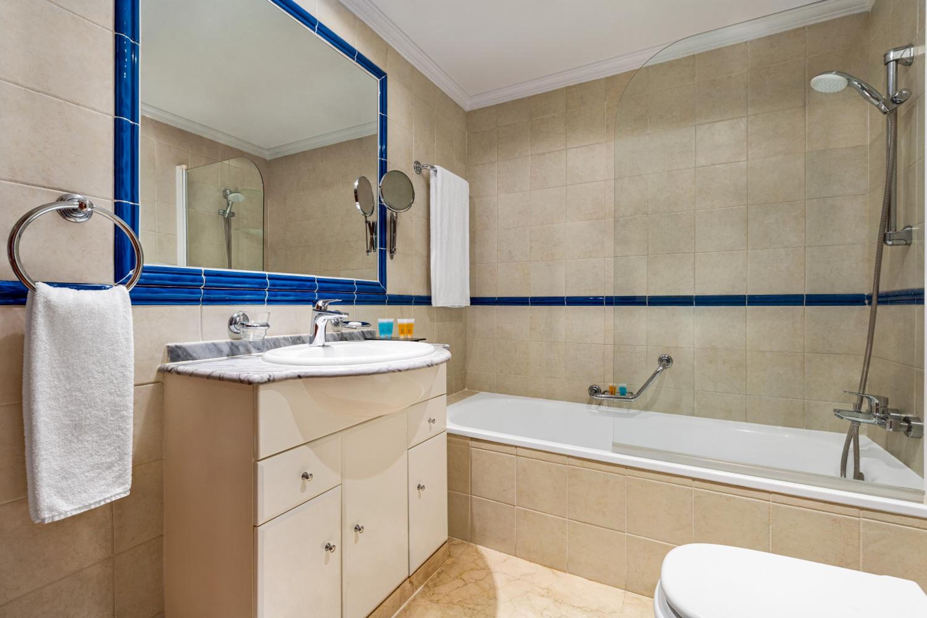 Deluxe Two-Bedroom Suite with Sea View