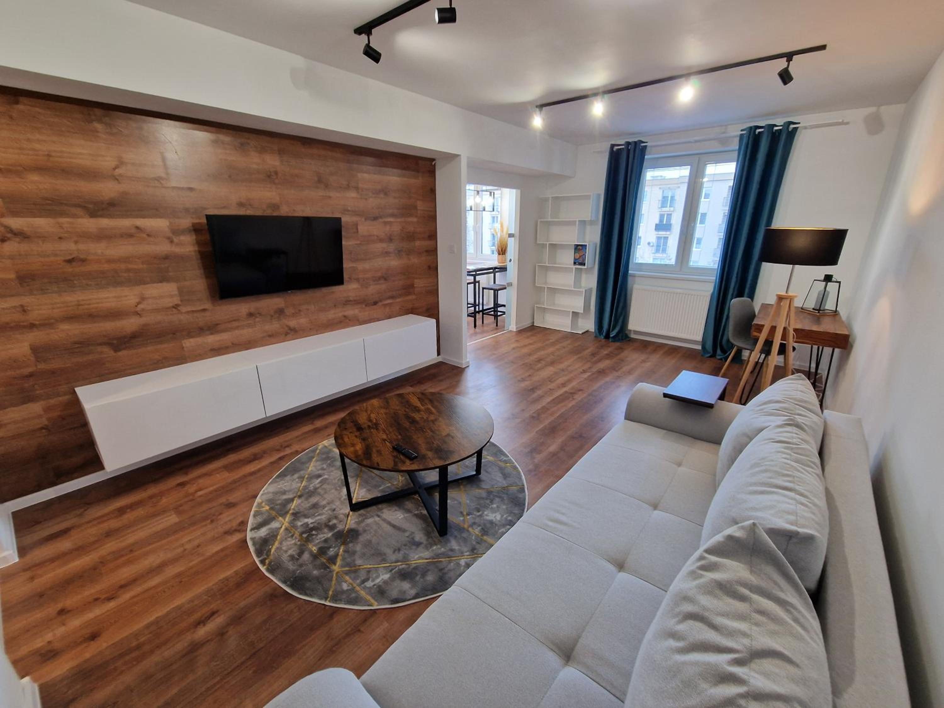 One-Bedroom Apartment photo 1