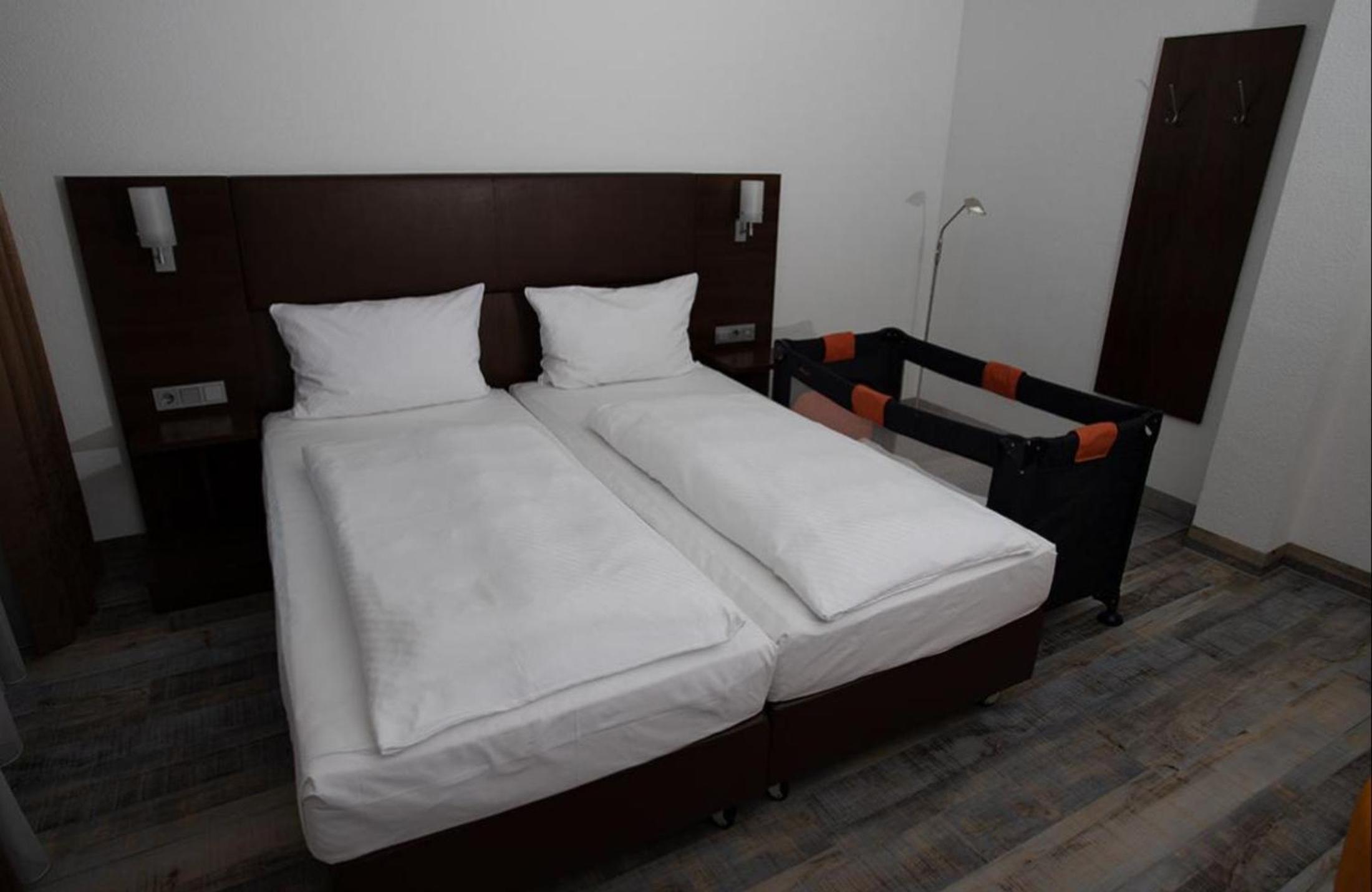 Double Room - Photo 8