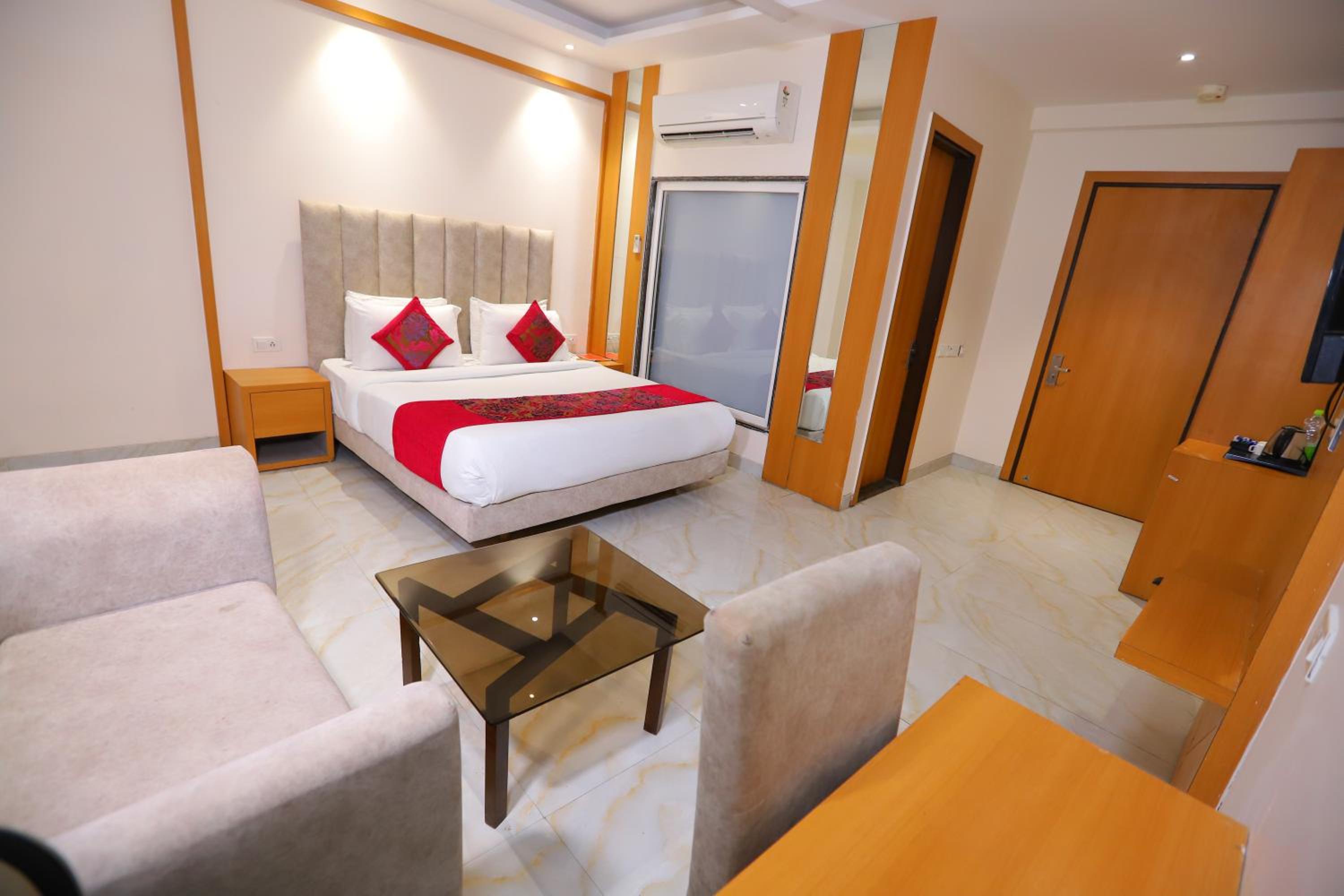 Deluxe King Room photo 1
