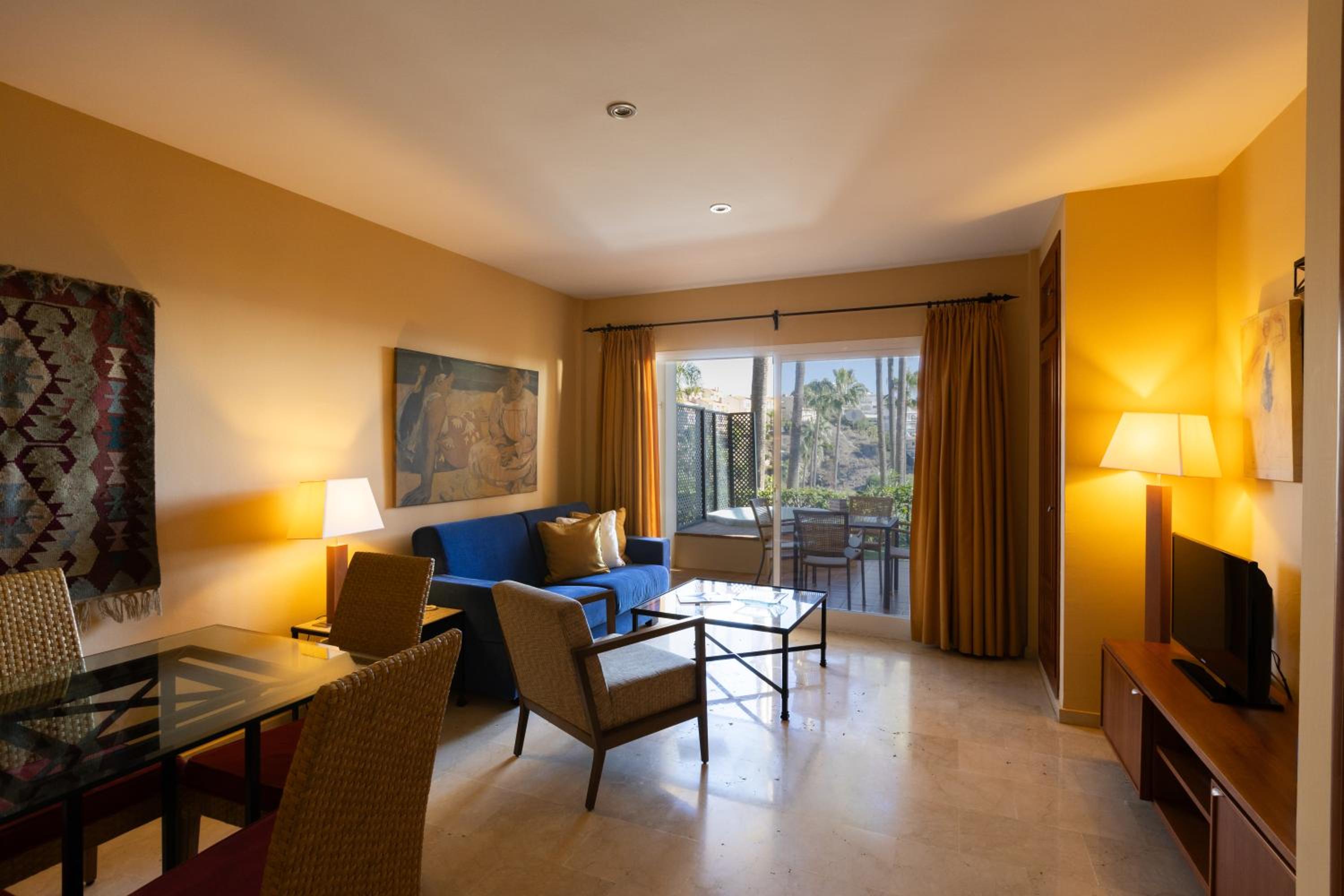 Deluxe One Bedroom Suite with Hot Tub