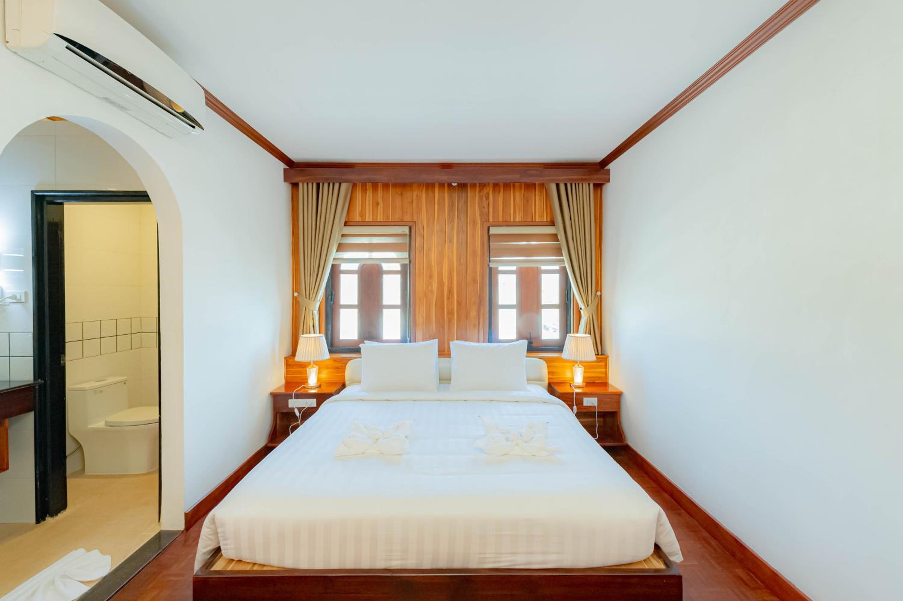 Deluxe Double Room - Photo 23