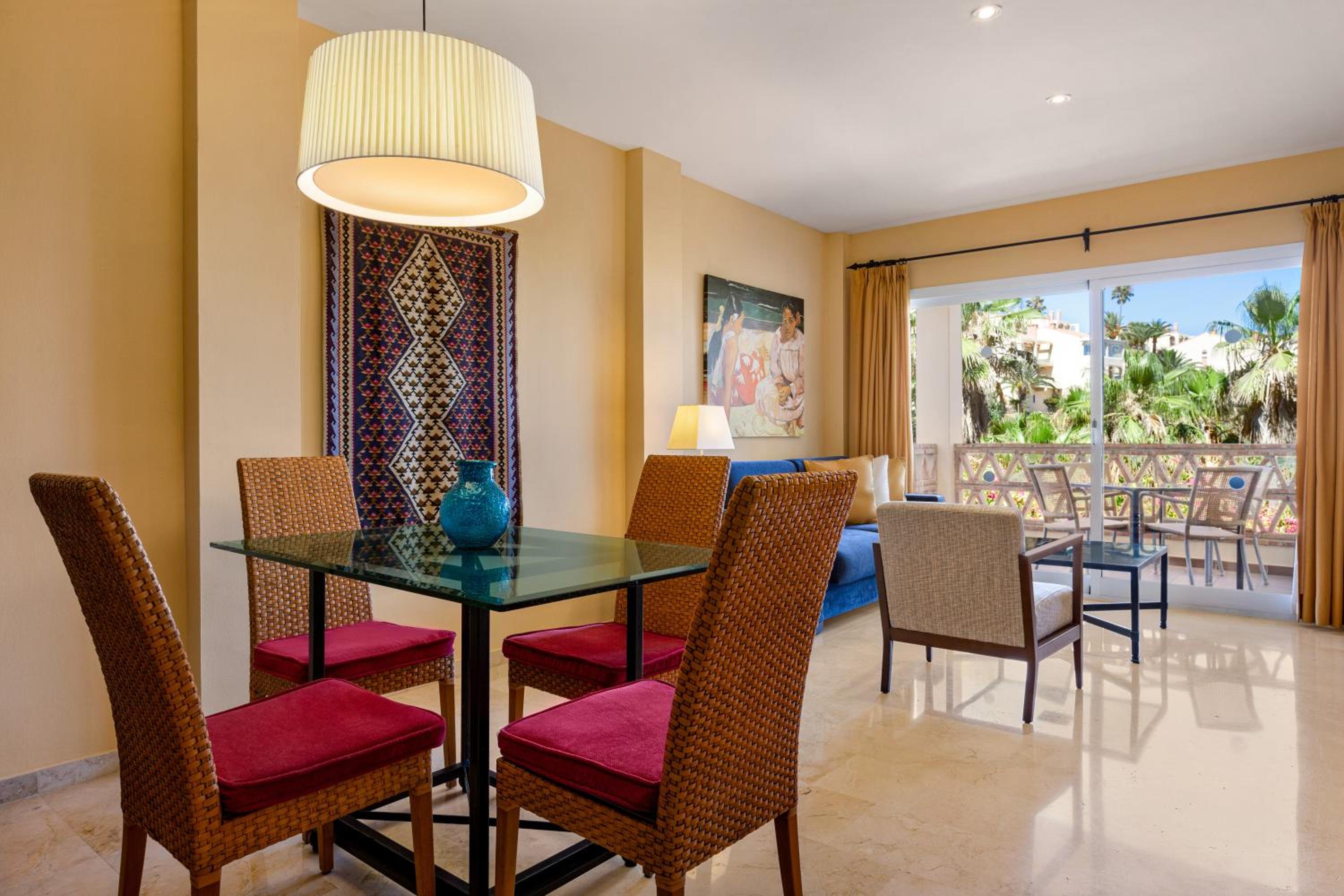 Deluxe One Bedroom Suite