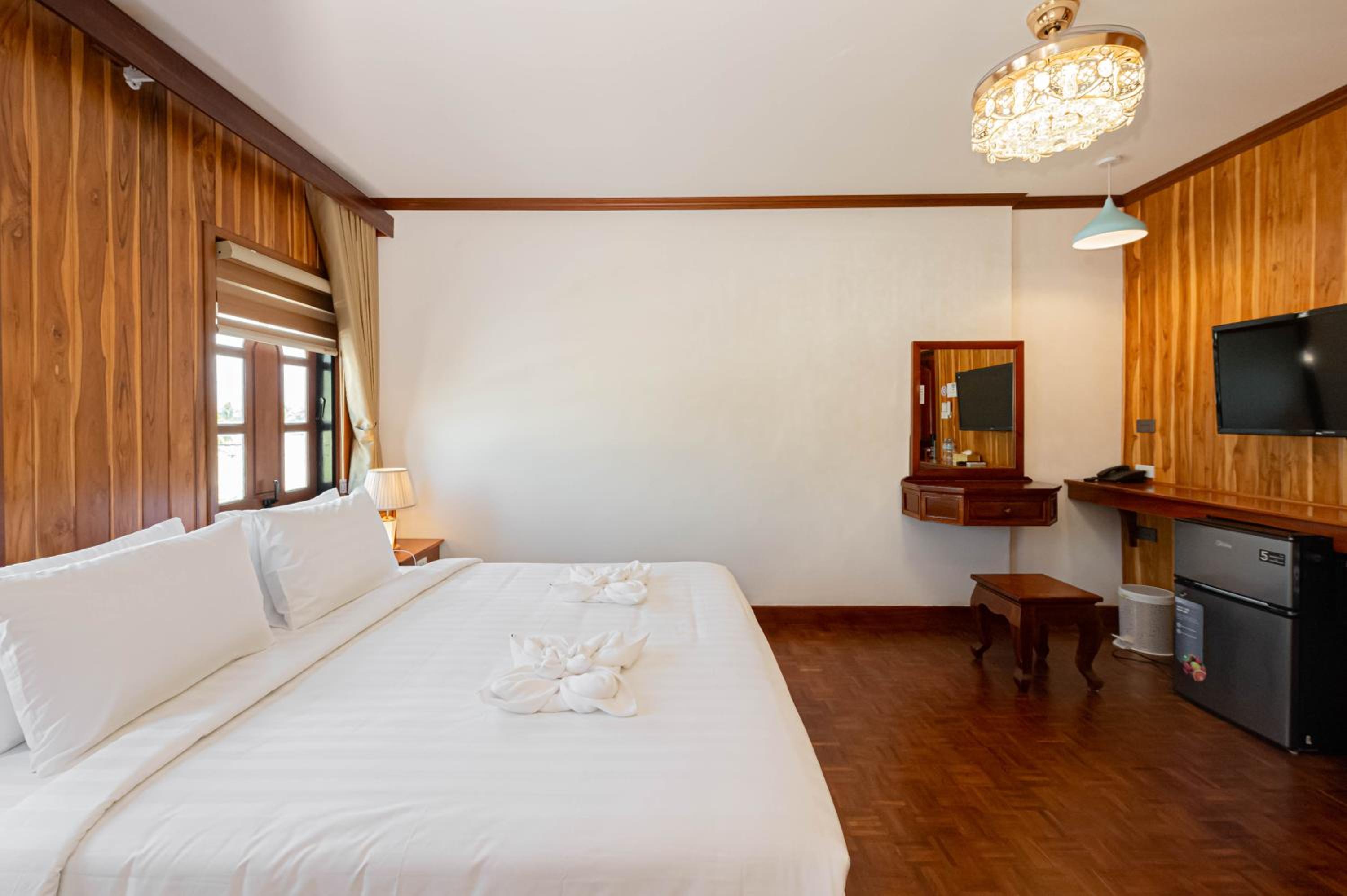 Deluxe Double Room - Photo 8