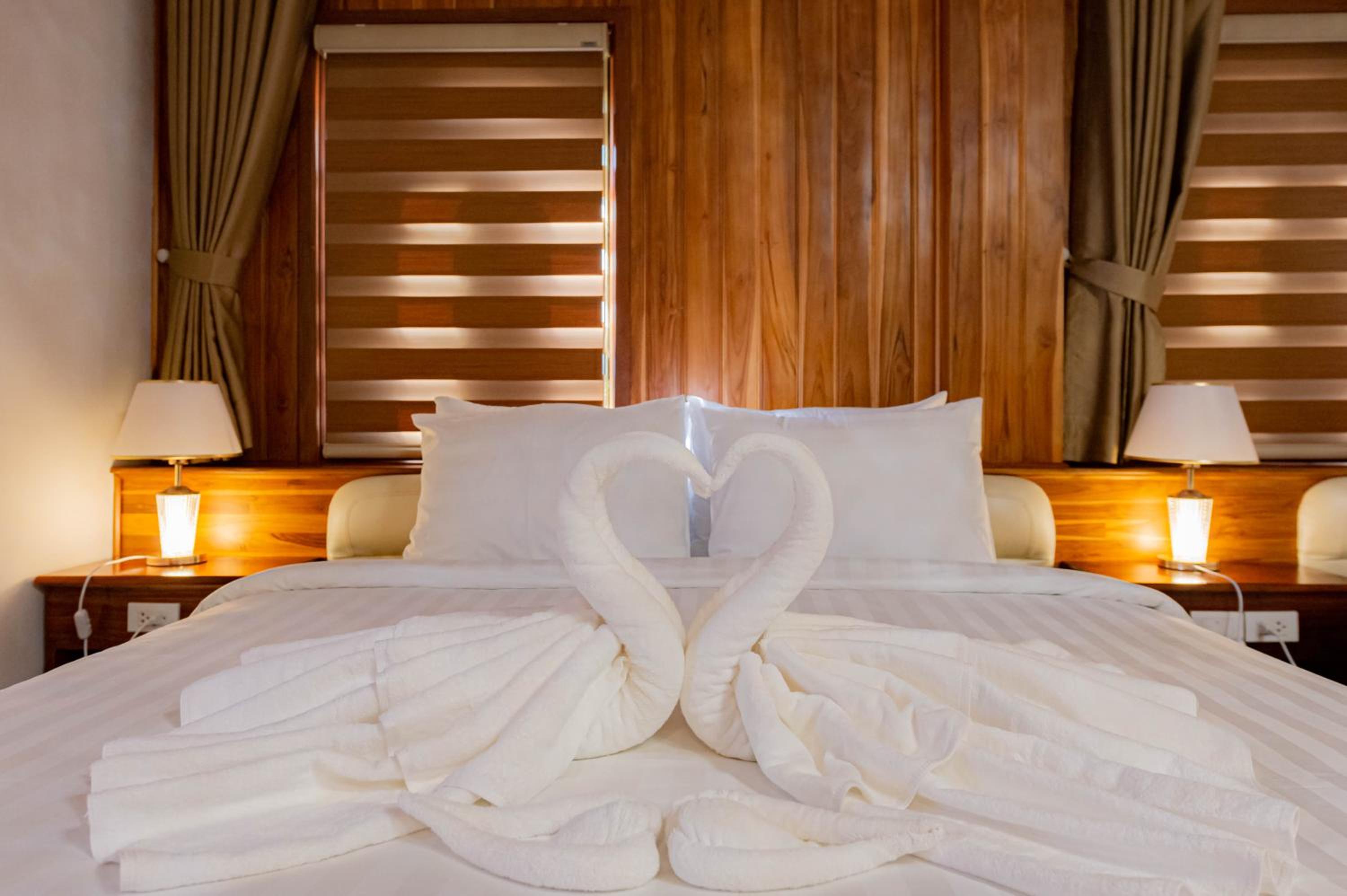 Deluxe Double Room - Photo 9