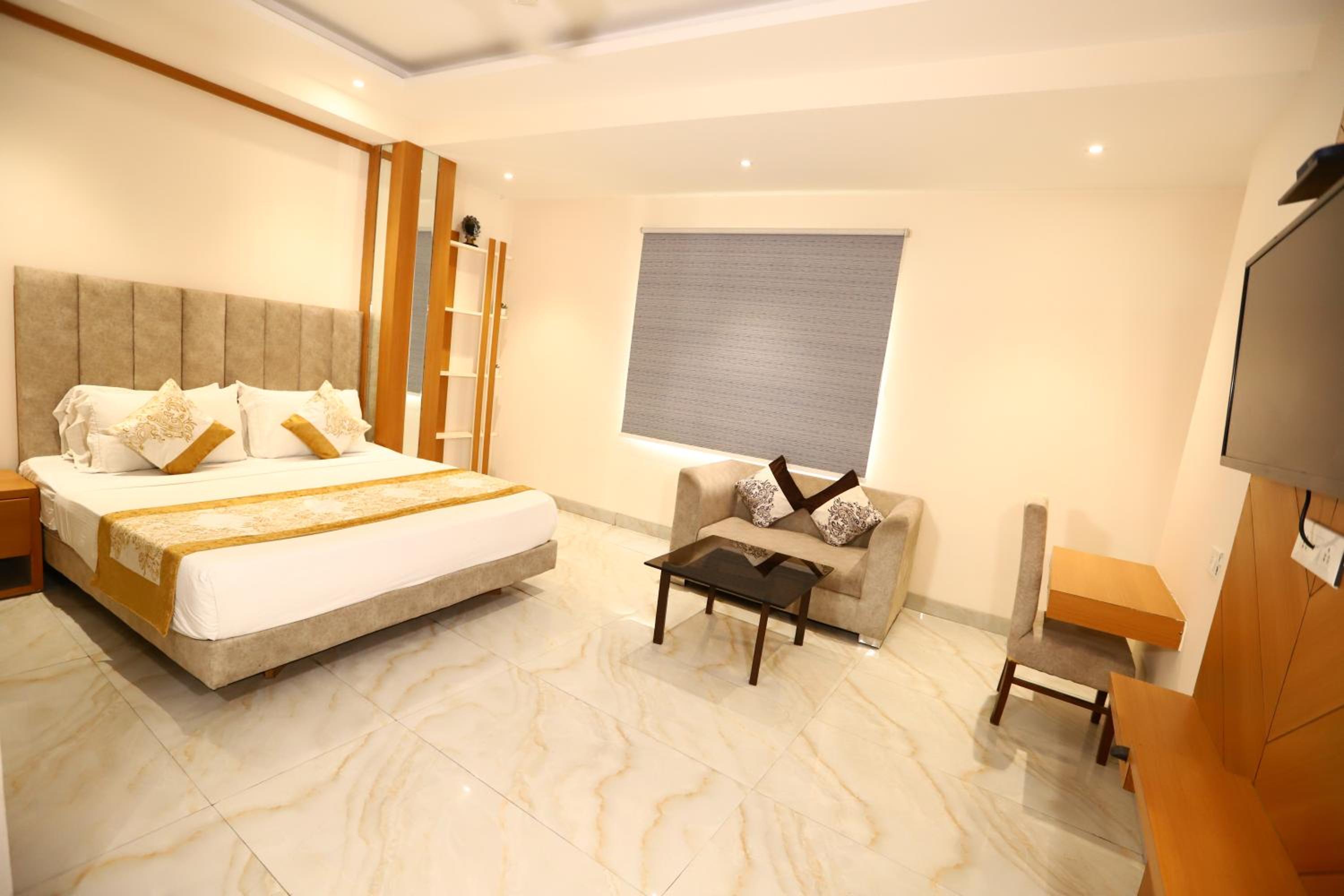 Superior King Room photo 2