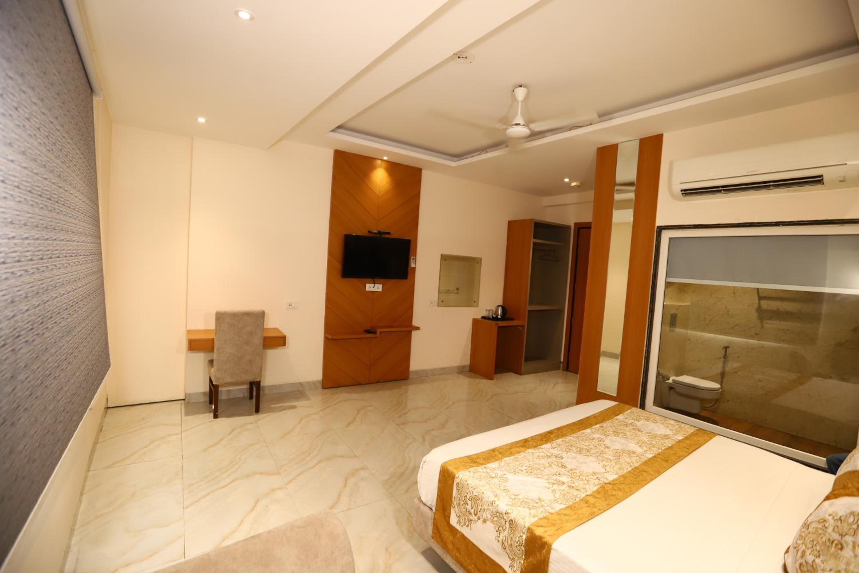 Superior King Room photo 3