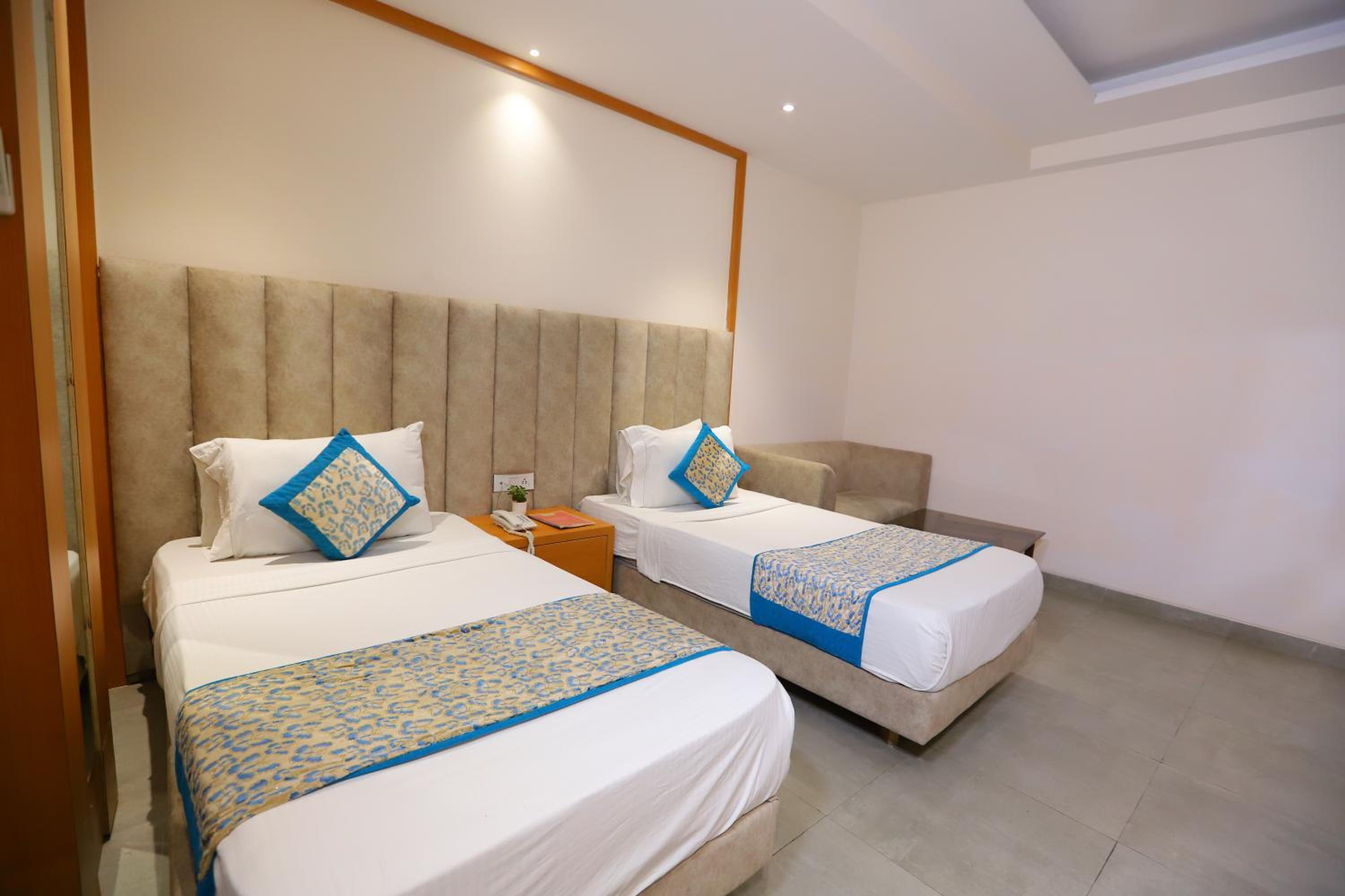 Superior Twin Room photo 2