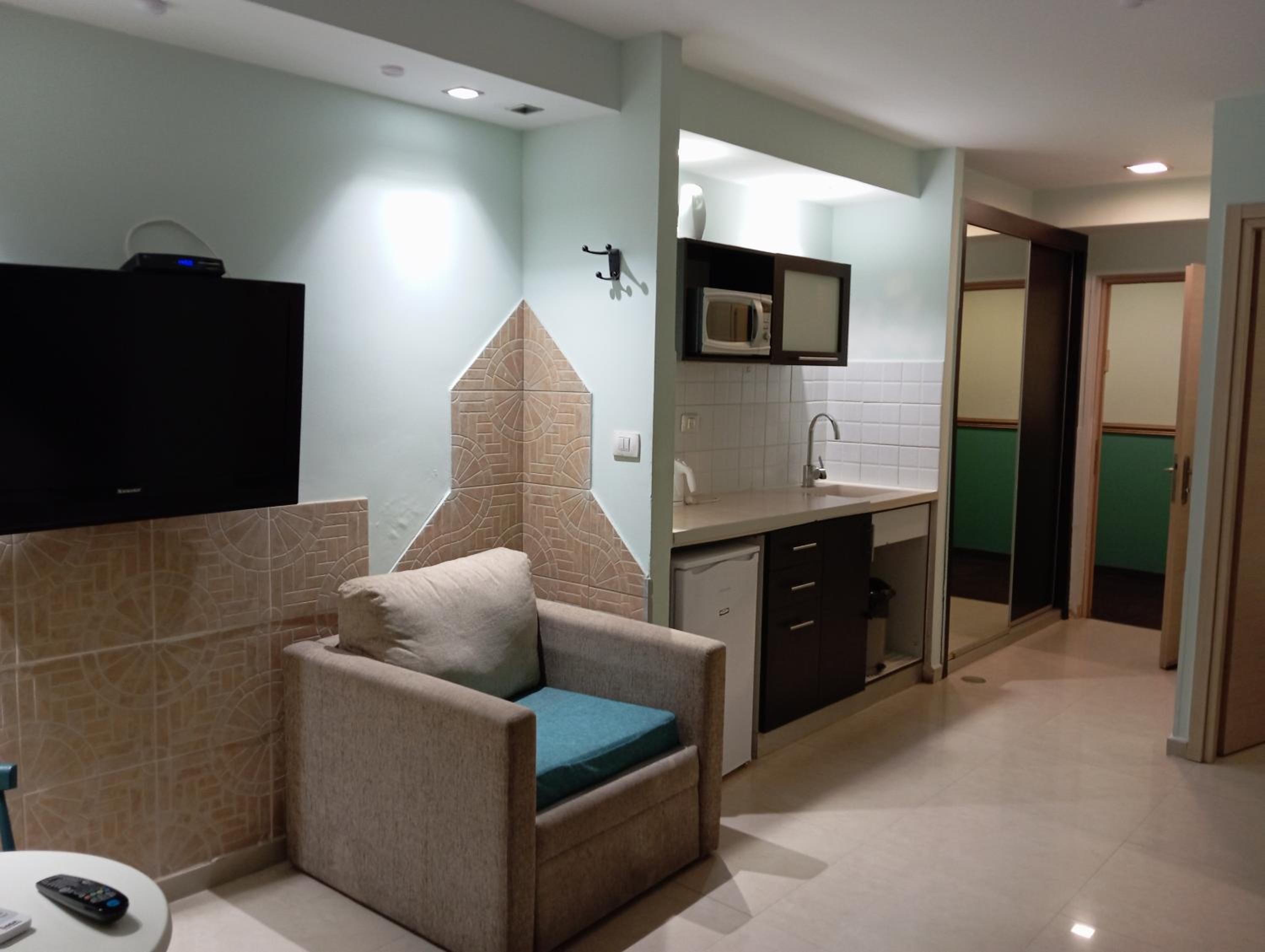 Family Room - Photo 4