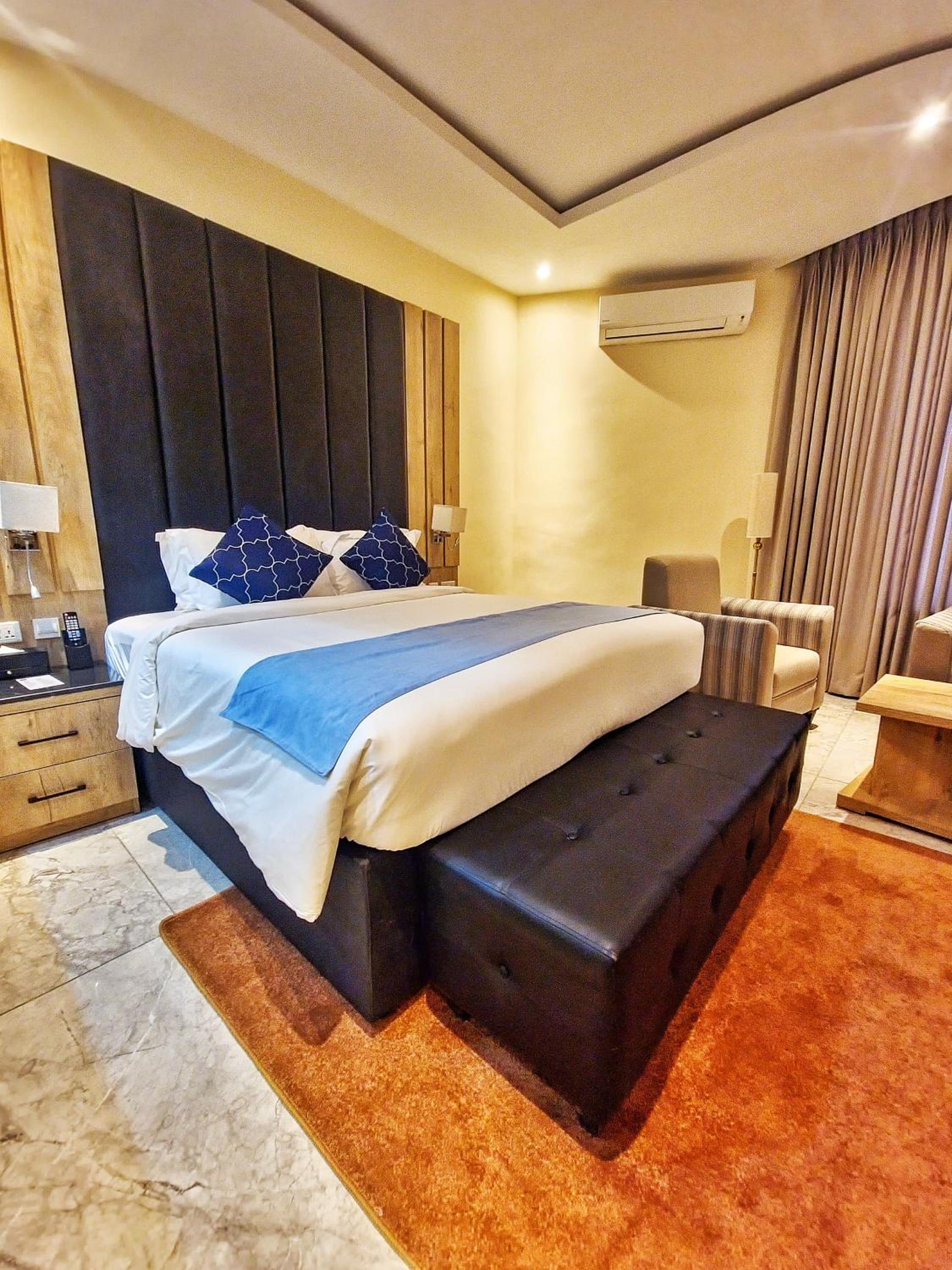Deluxe King Room