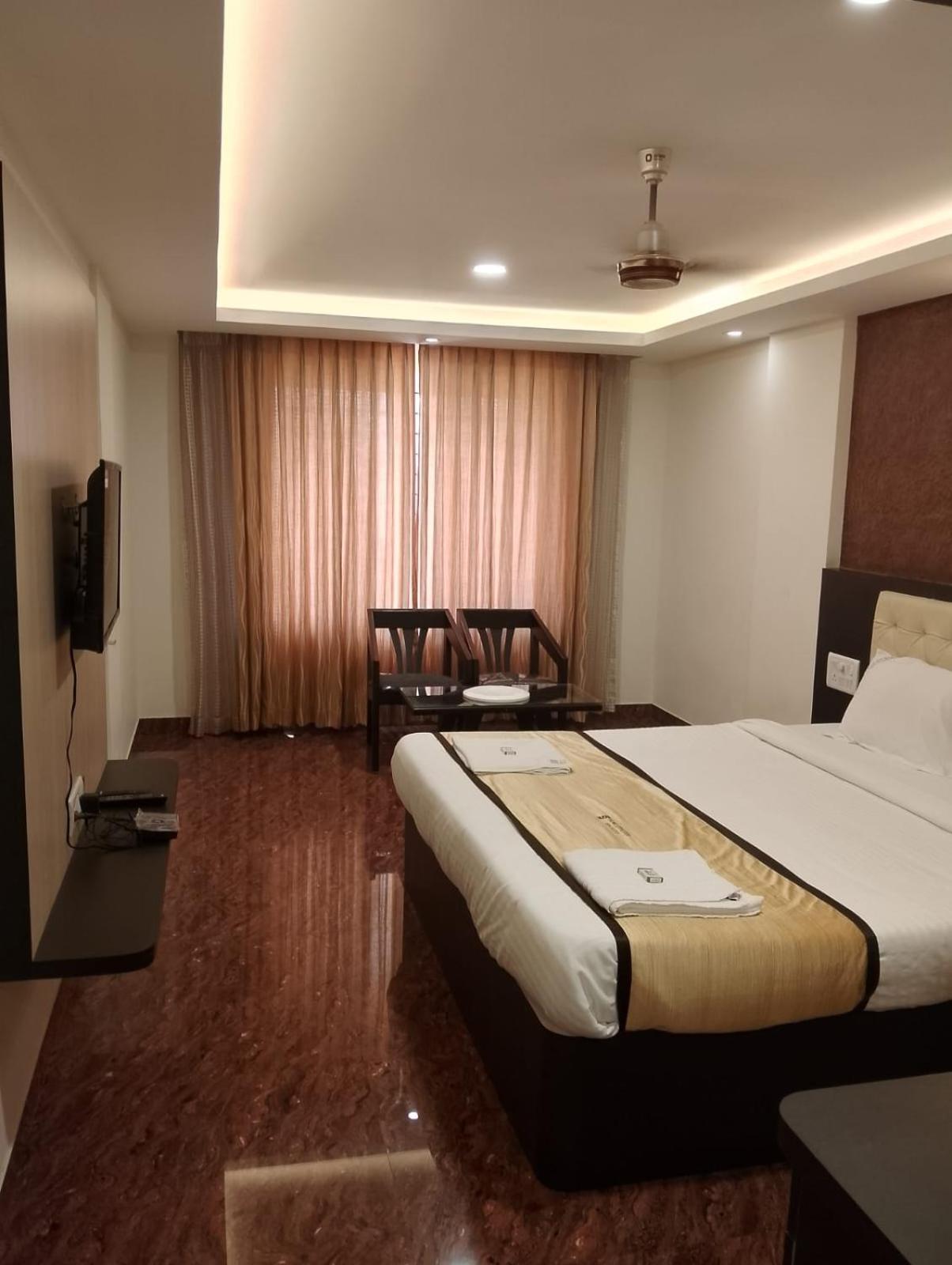 Deluxe Double Room (2 Adults + 1 Child) photo 3