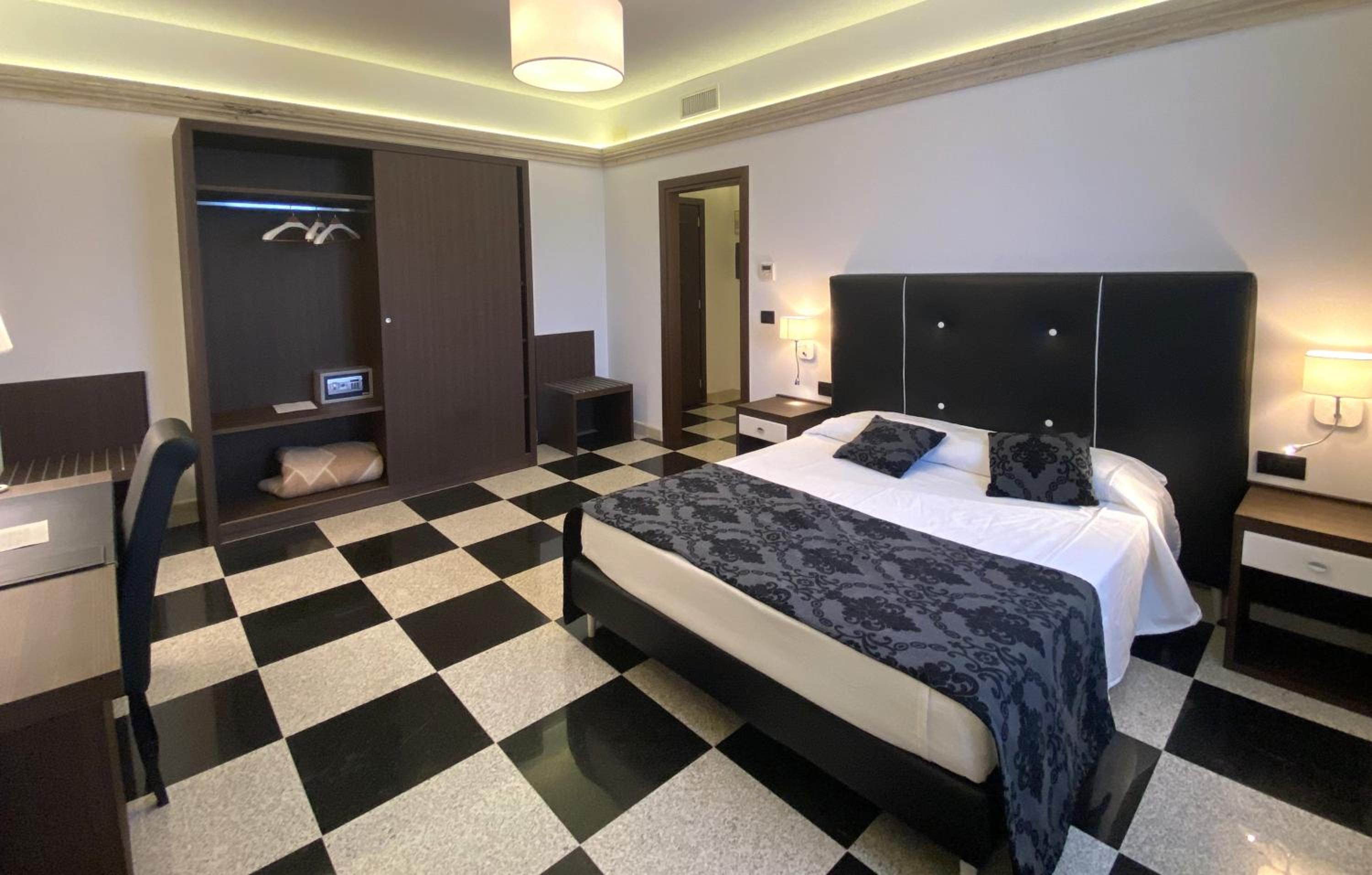 Deluxe Queen Room photo 2