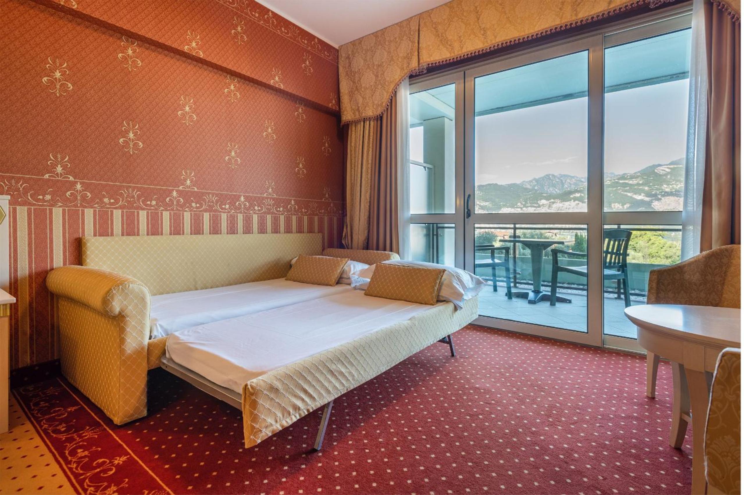Deluxe Room with Lake View photo 3
