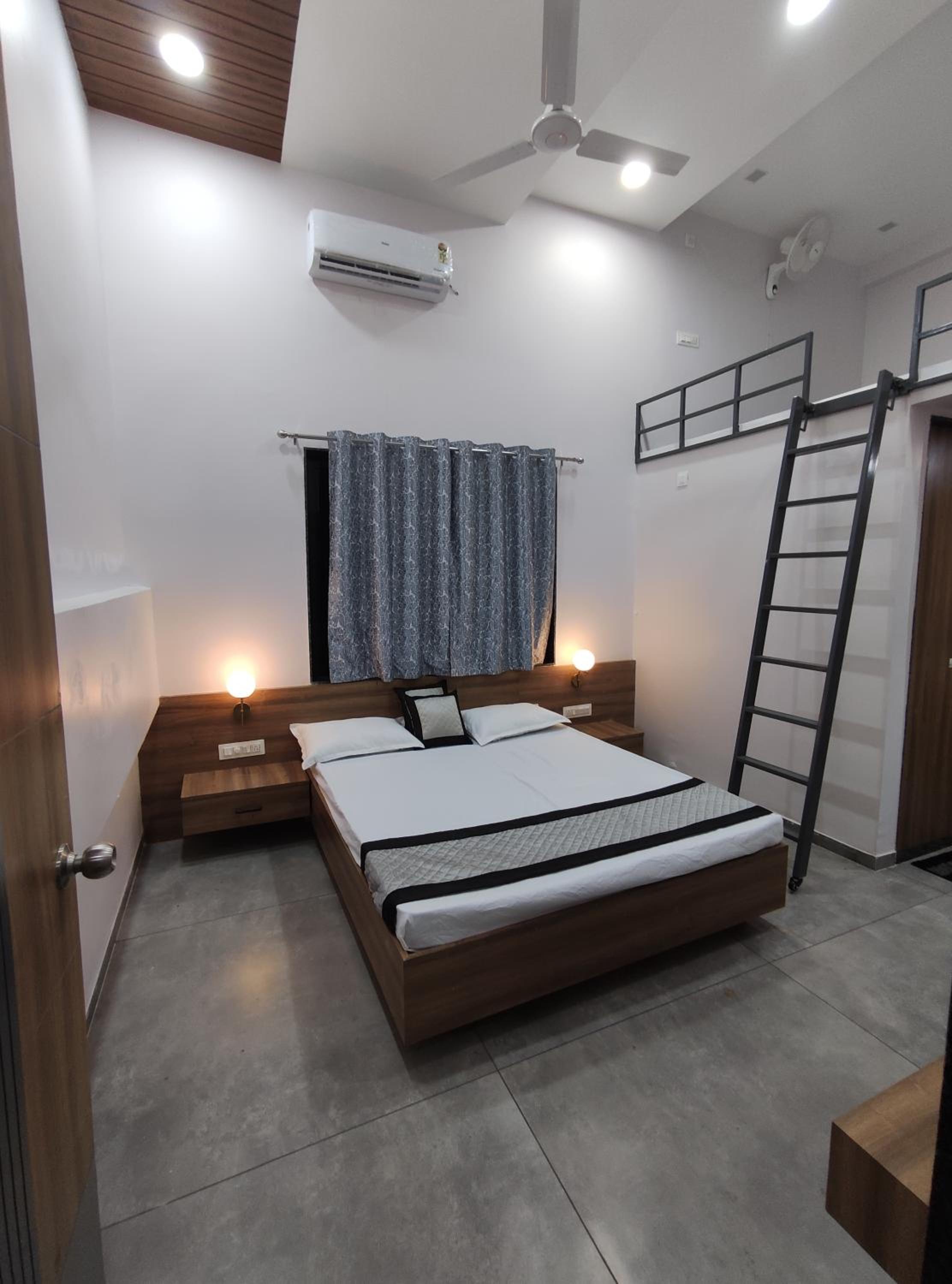 Deluxe Family Room