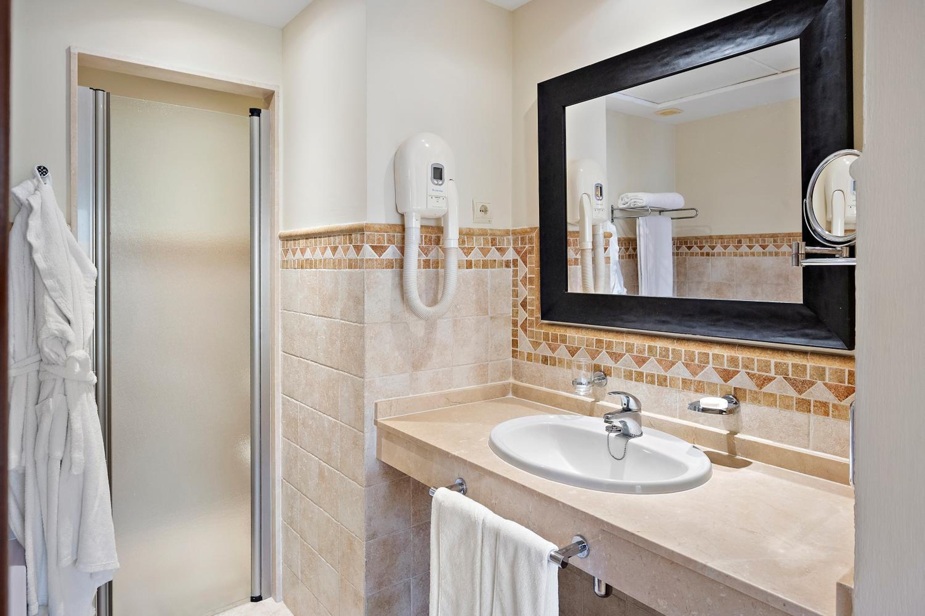 Premium Plus One Bedroom Suite with Sea View