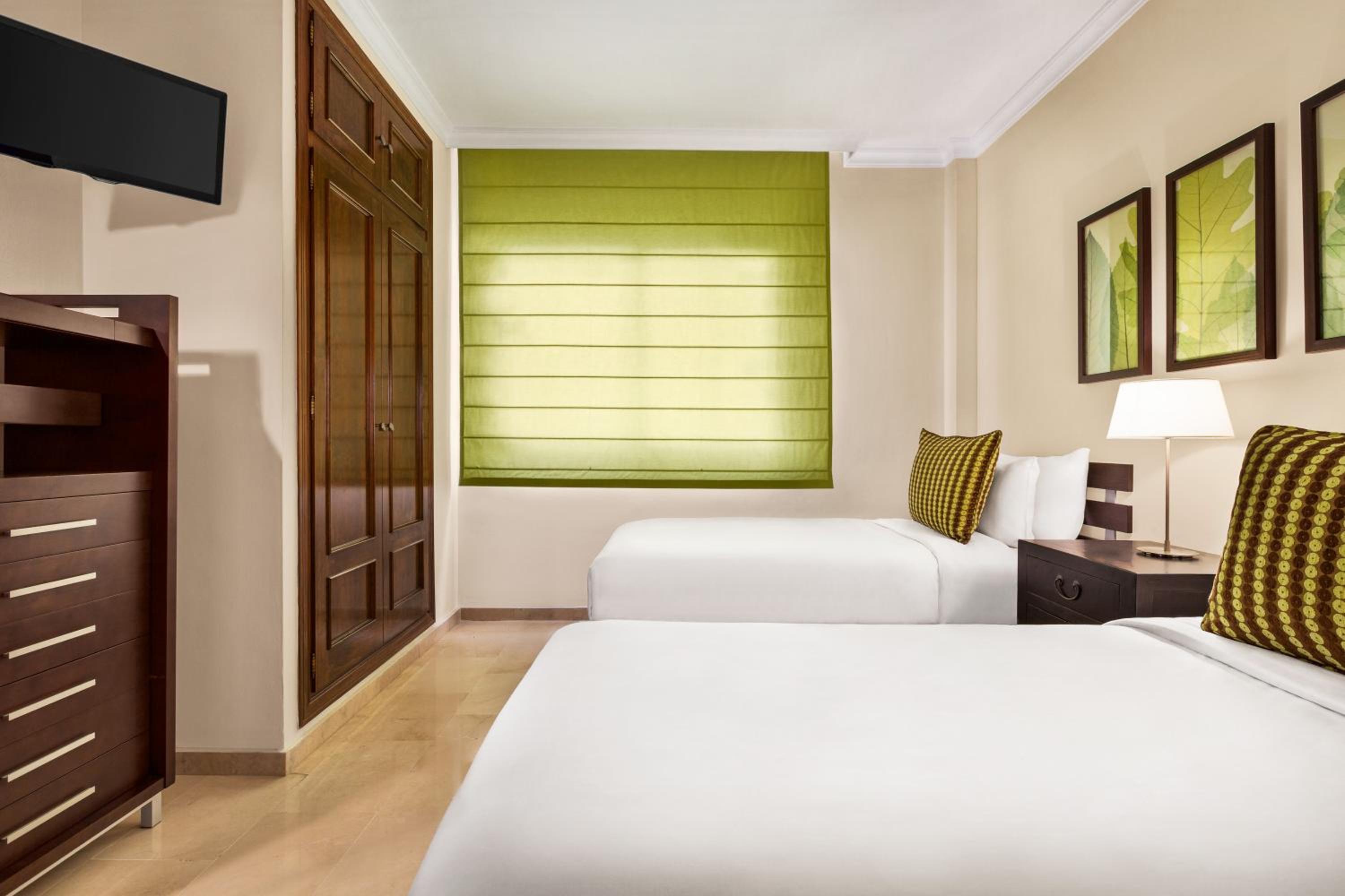 Premium Plus Three Bedroom Suite with Hot Tub and Sea View