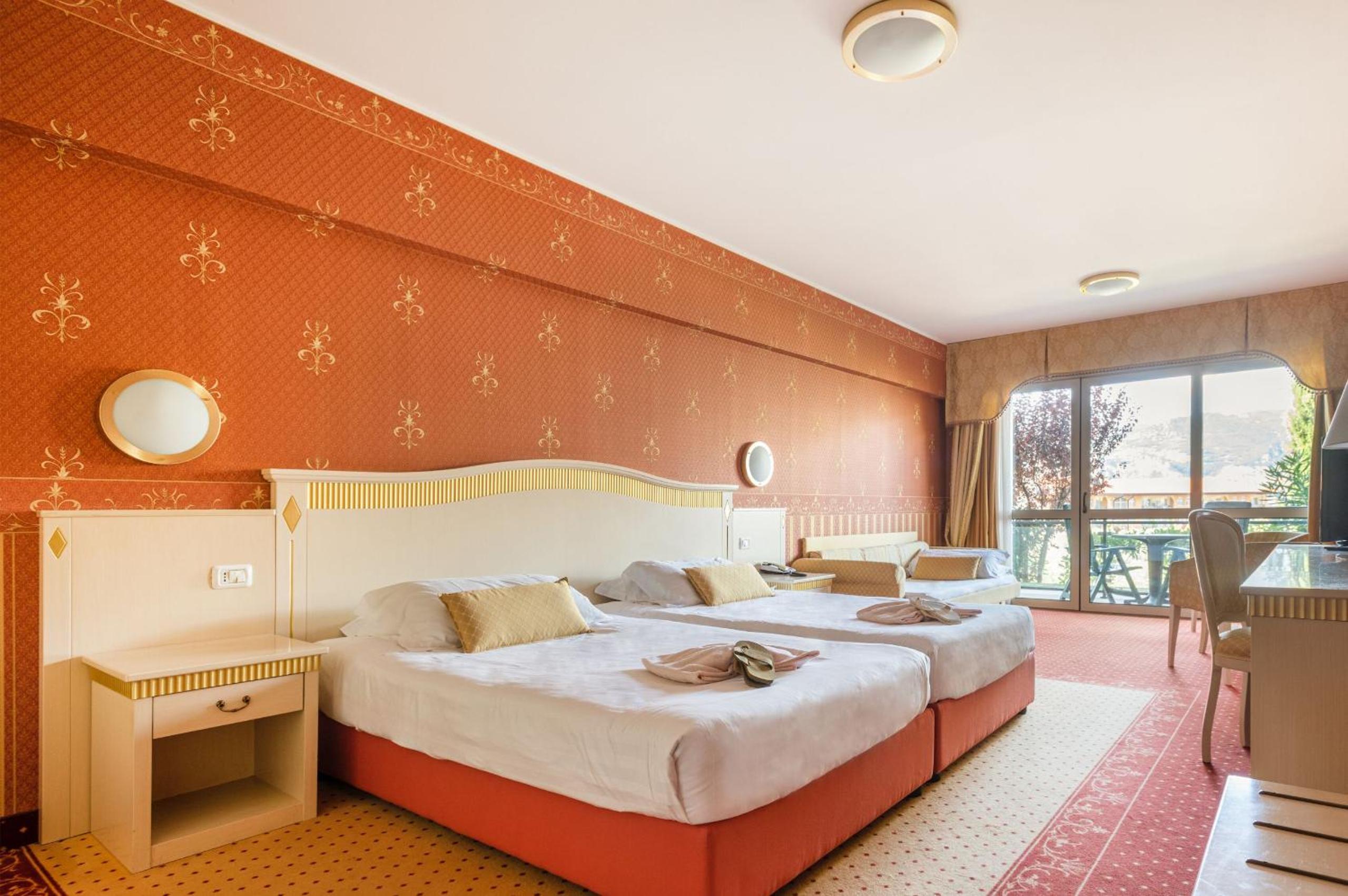 Deluxe Room with Garden View photo 3