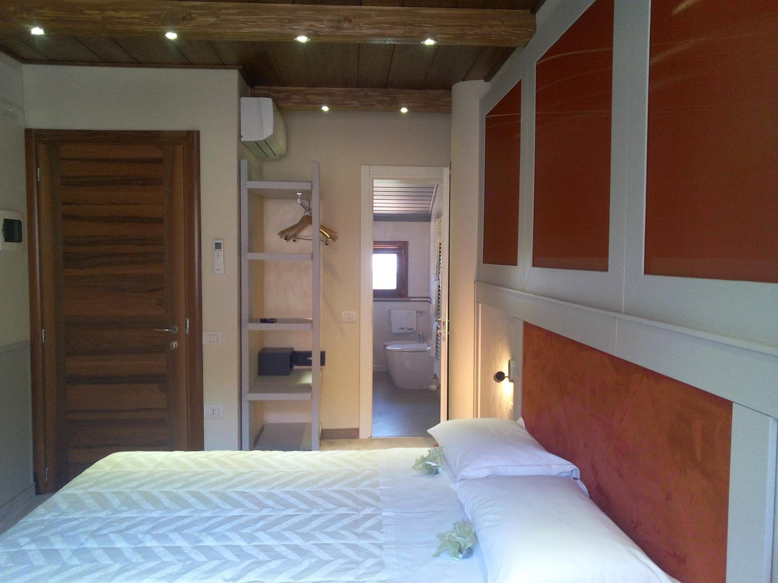 Superior Double Room - Photo 8