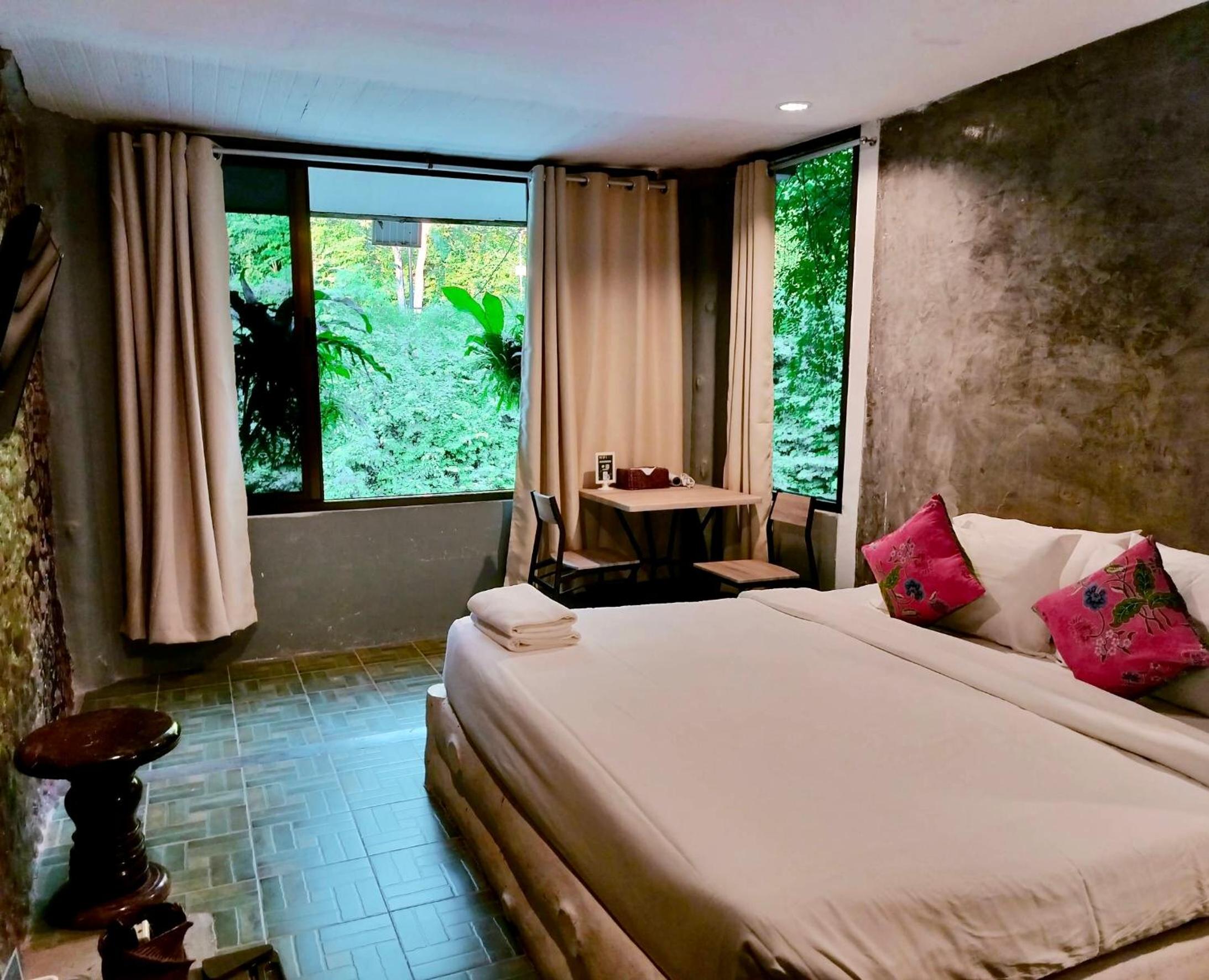 Deluxe Double Room with Bath photo 1