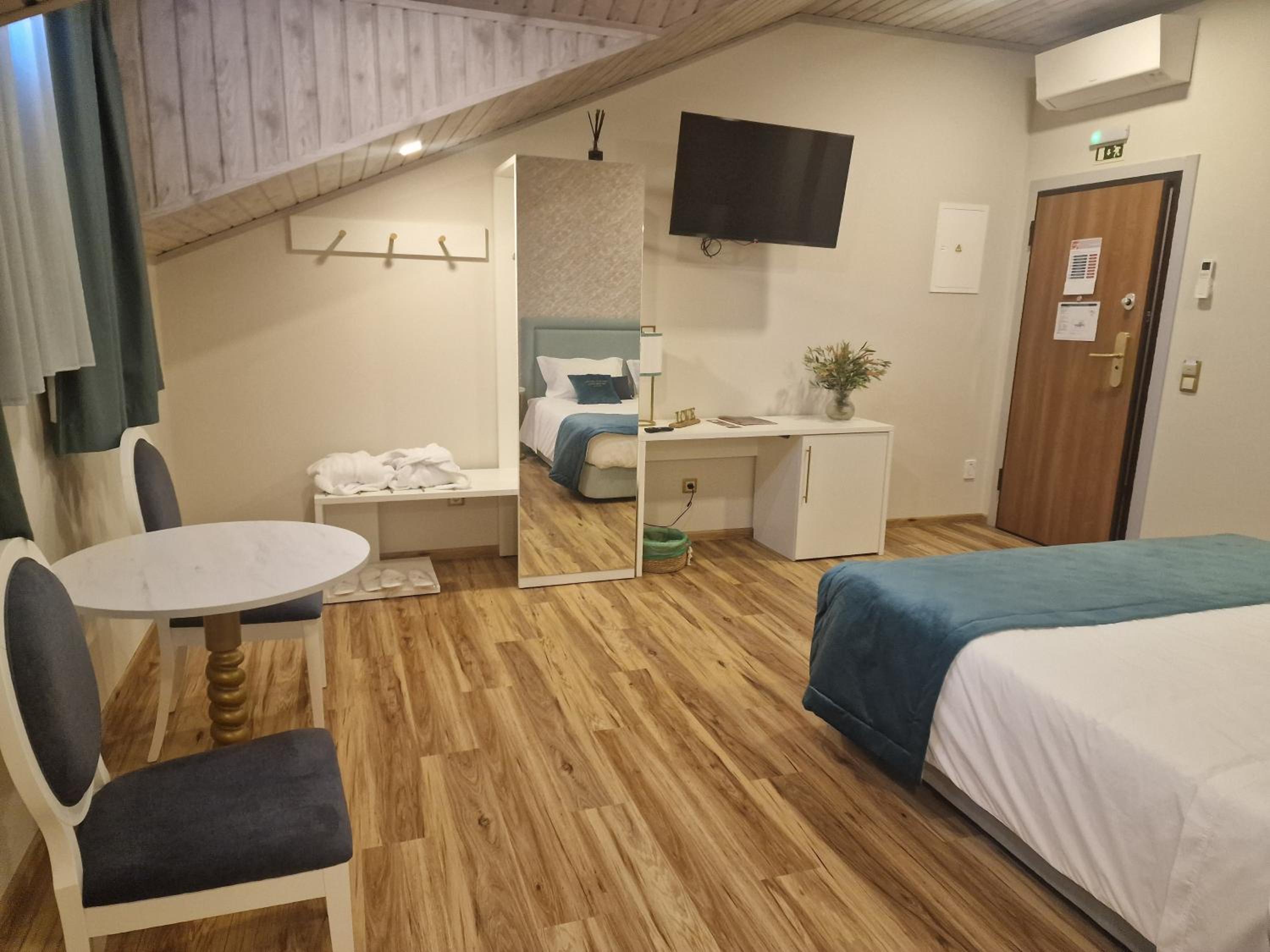 Deluxe Double or Twin Room photo 2