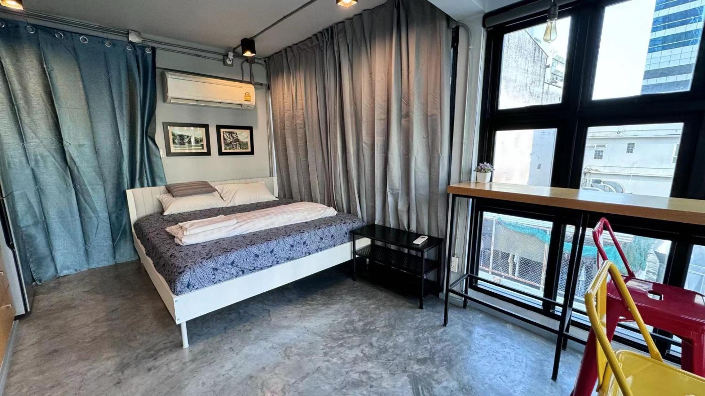 Deluxe King Room photo 1