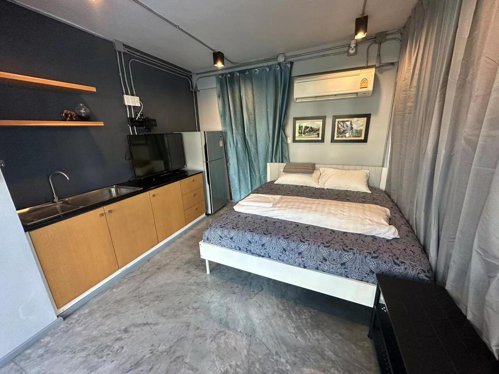 Deluxe King Room photo 2