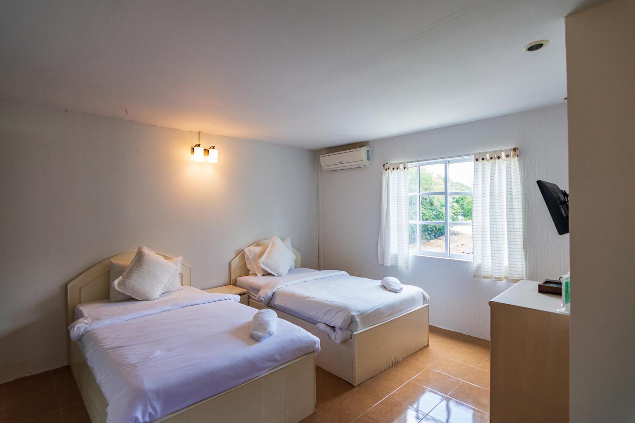 Large Twin Room photo 1