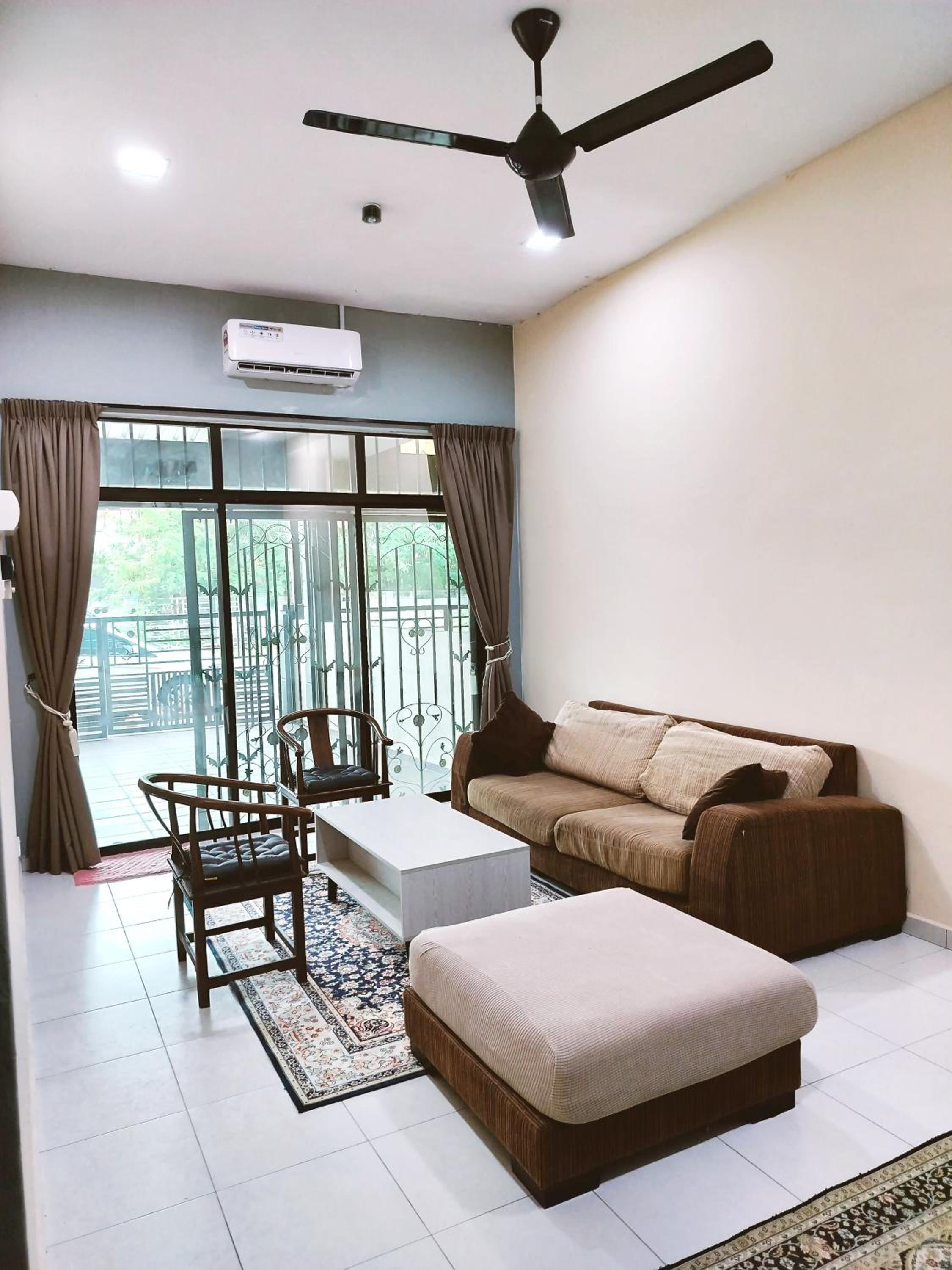 Four-Bedroom House photo 3