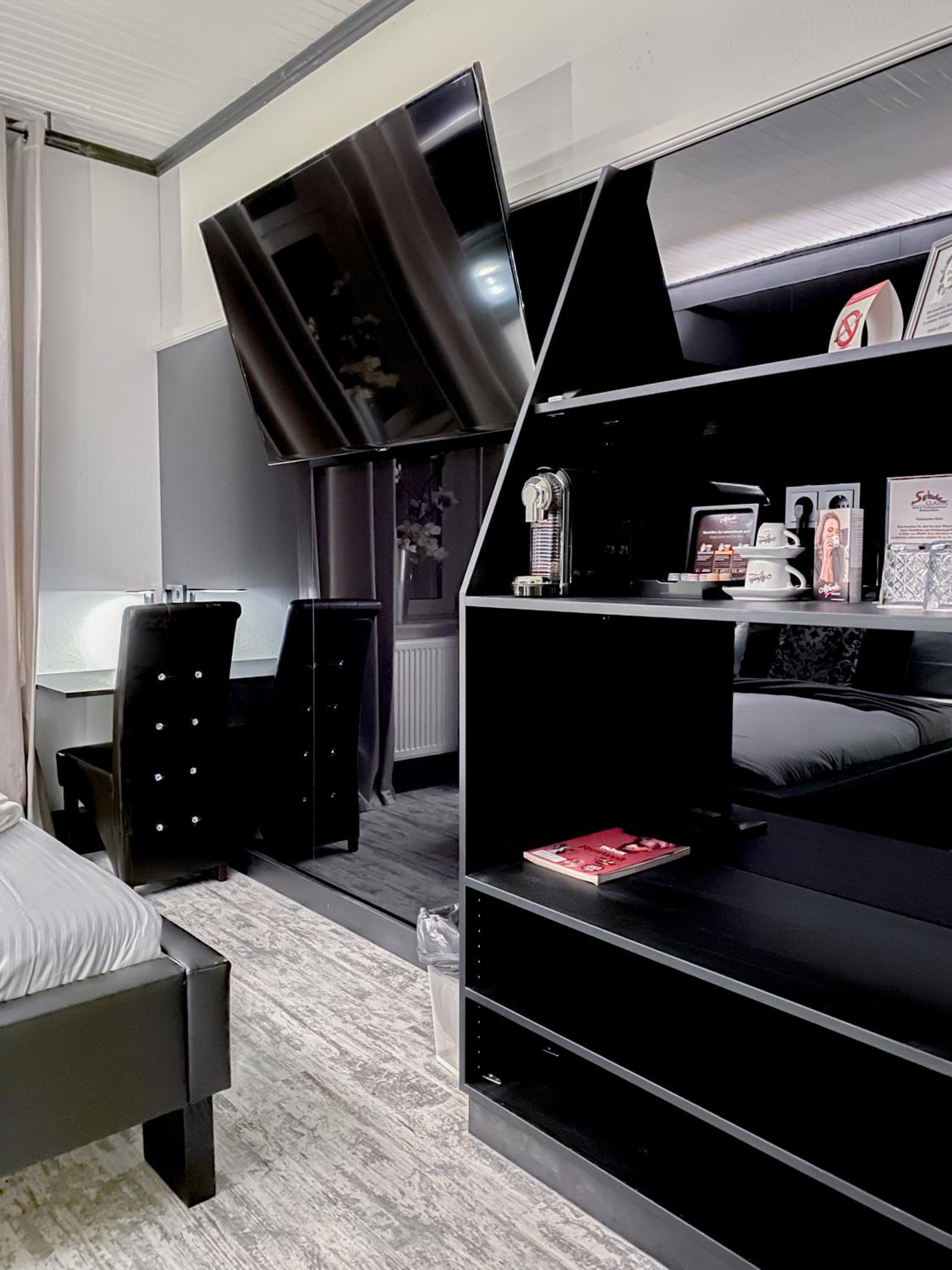 Budget Double Room - Photo 20