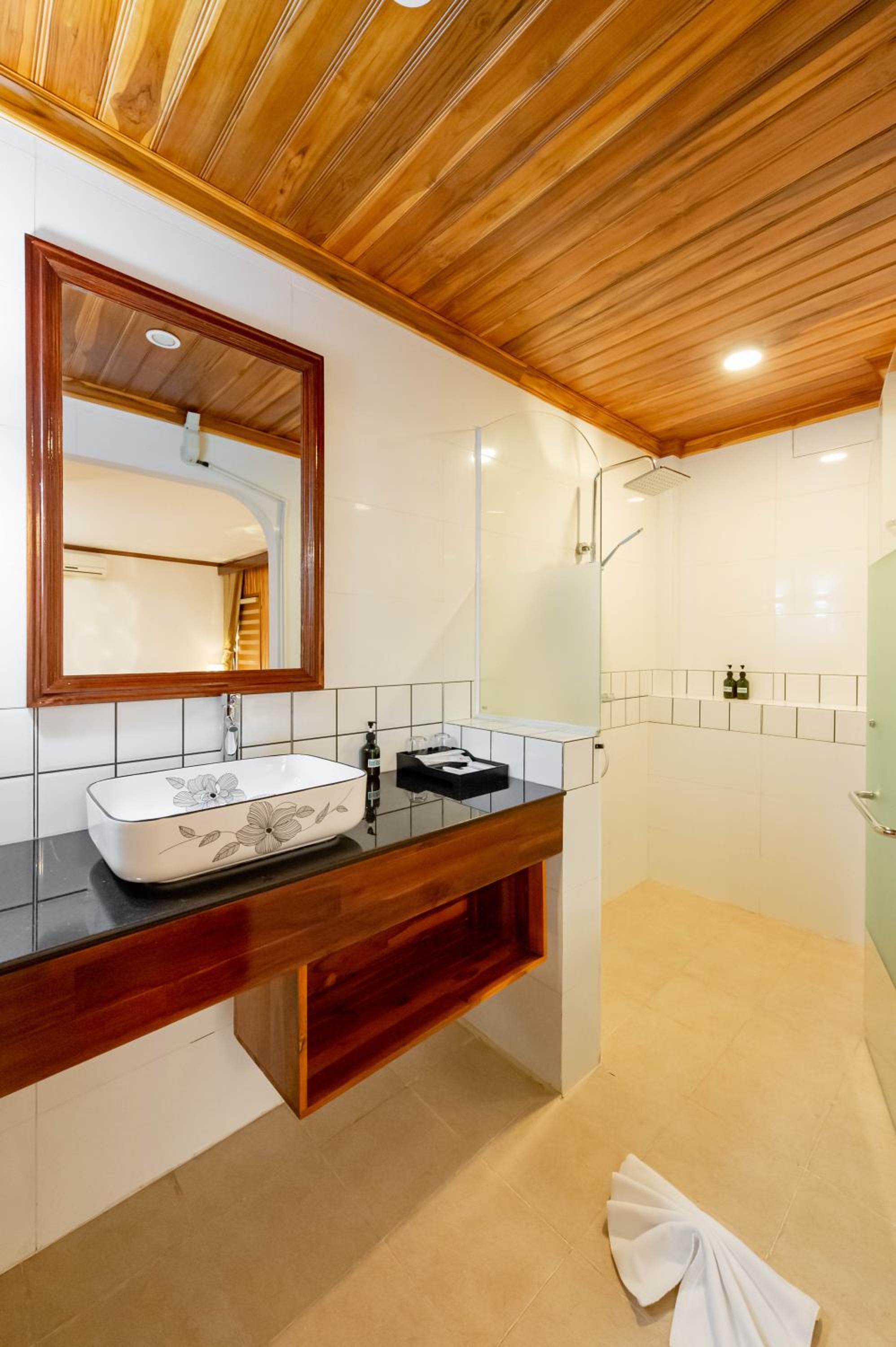Deluxe Double Room - Photo 15