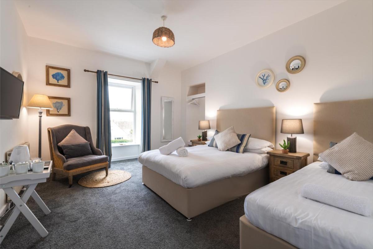 Standard Triple Room with Sea View photo 1