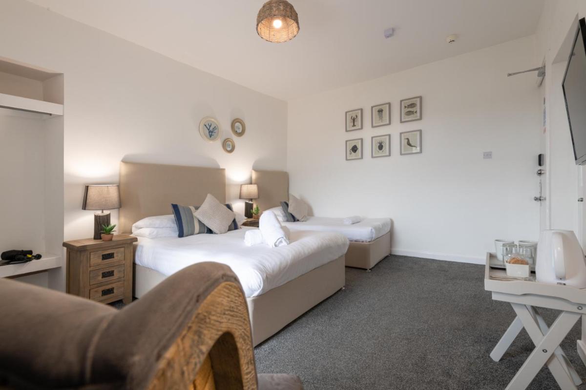 Standard Triple Room with Sea View photo 2
