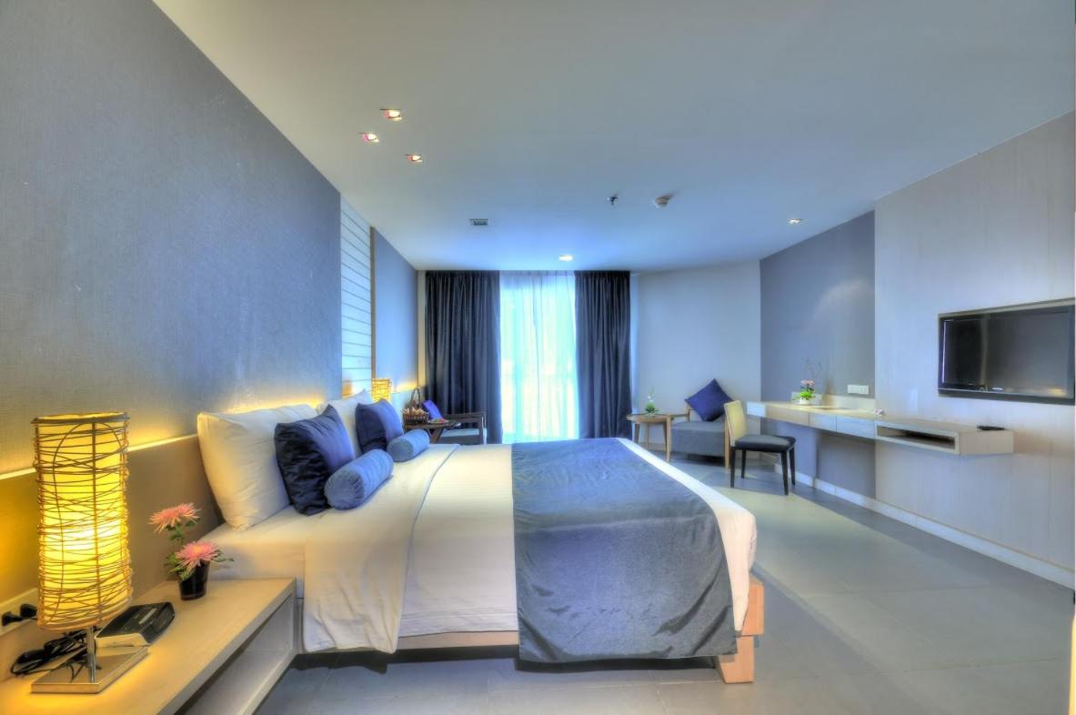 Deluxe King Room - Photo 4