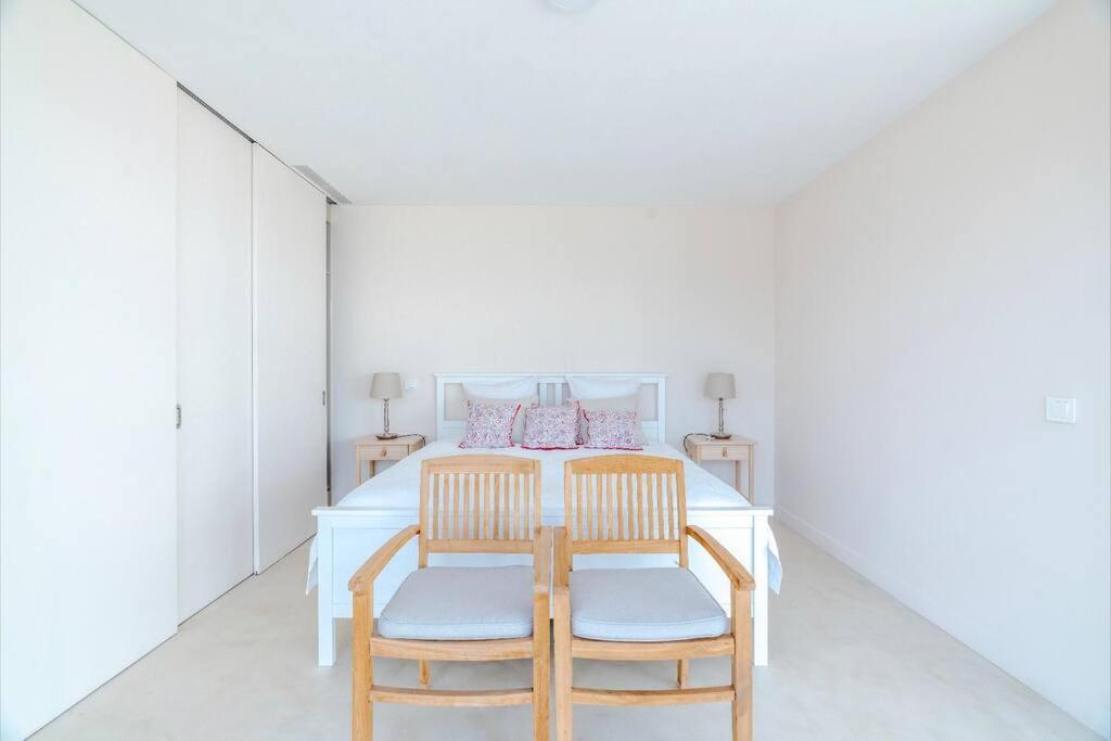 One-Bedroom Apartment - Photo 2