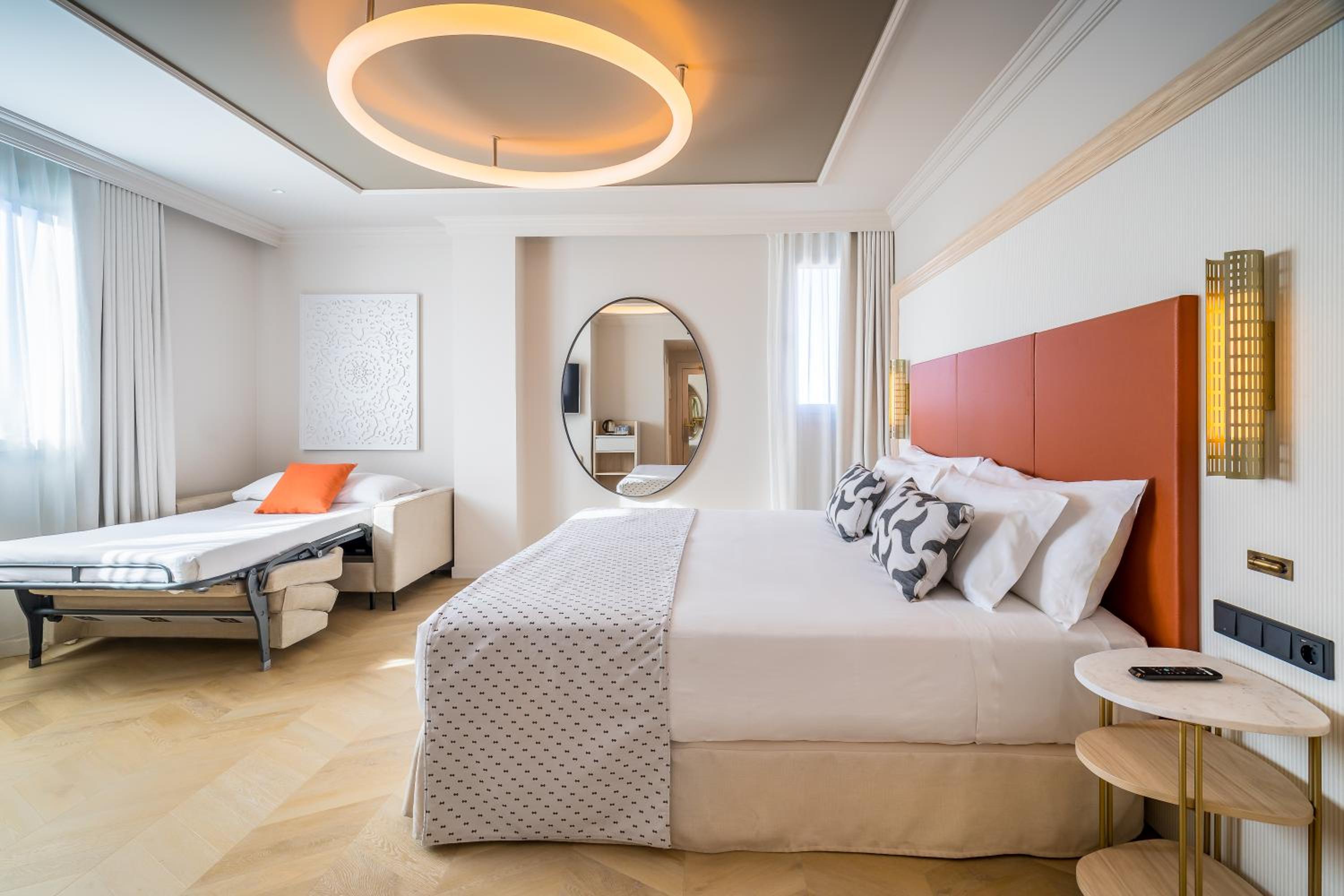 Triple Room (3 Adults) - Photo 2