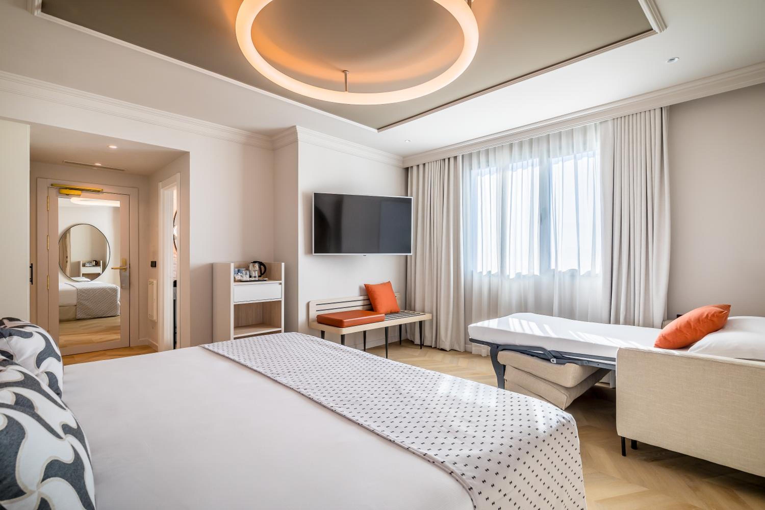 Triple Room (3 Adults) - Photo 8