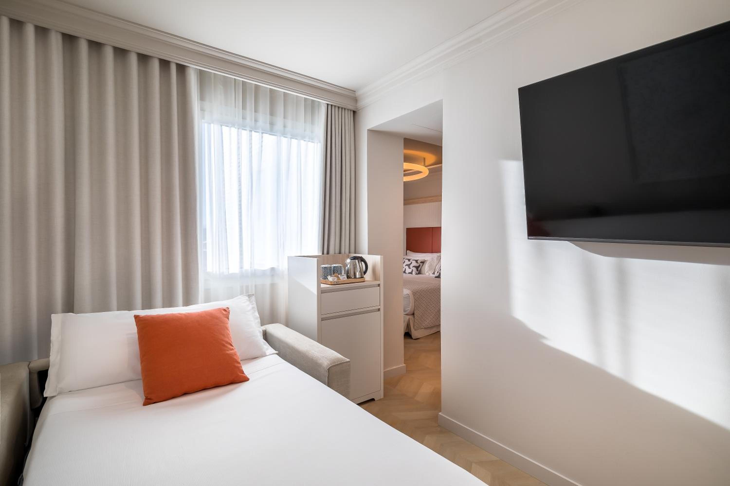 Triple Room (3 Adults) - Photo 7