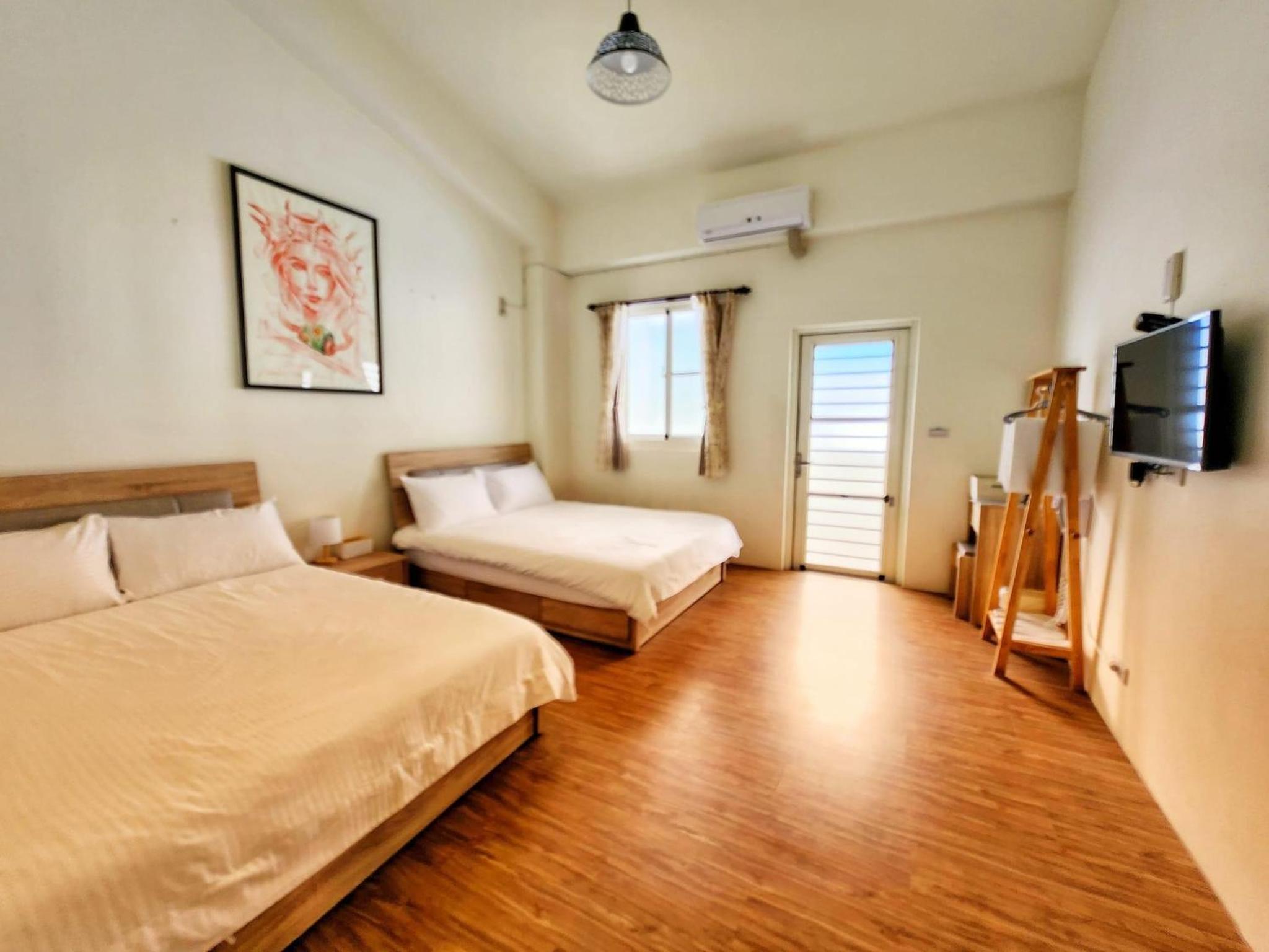 Quadruple Room with Private Bathroom